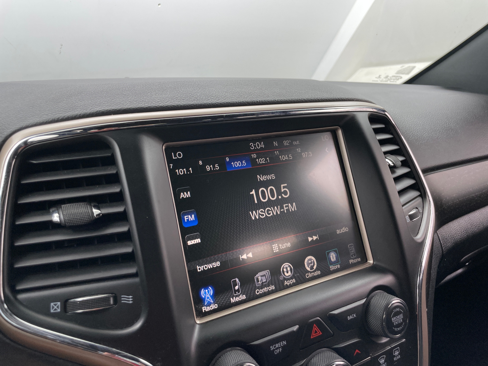 Thumbnail: 2016 Jeep Grand Cherokee - 4