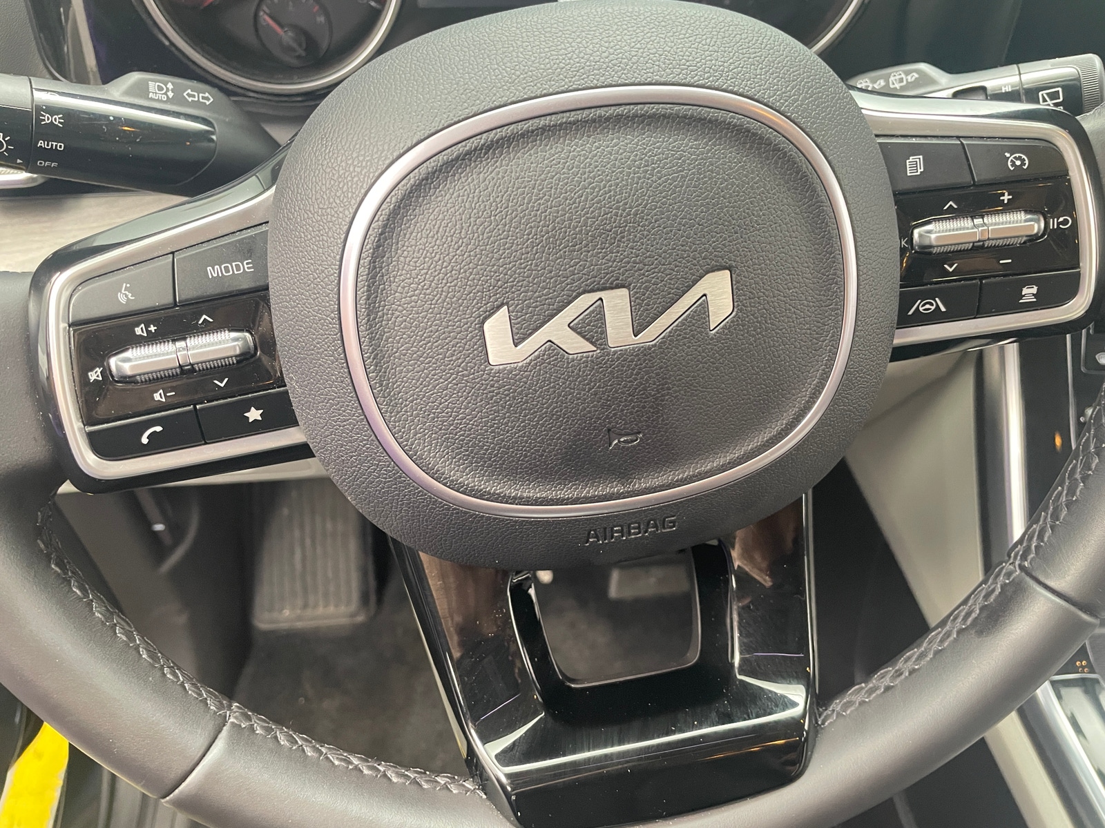 Thumbnail: 2024 Kia Carnival - 4