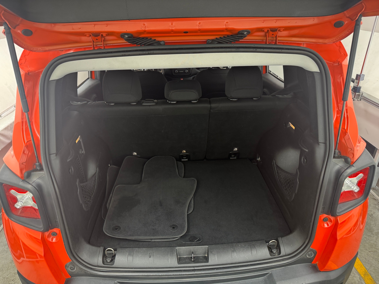 Thumbnail: 2016 Jeep Renegade - 7