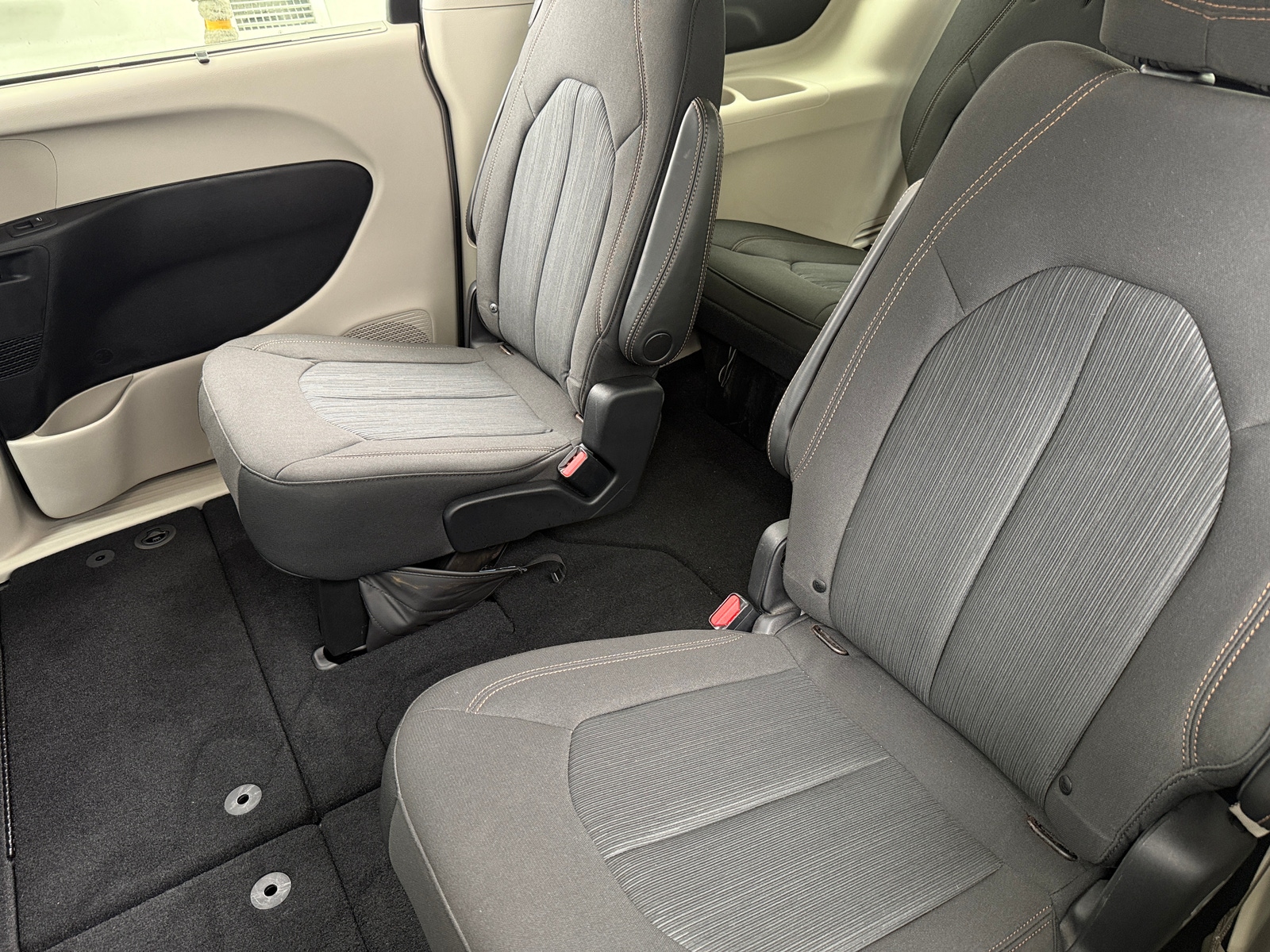 Thumbnail: 2019 Chrysler Pacifica - 6