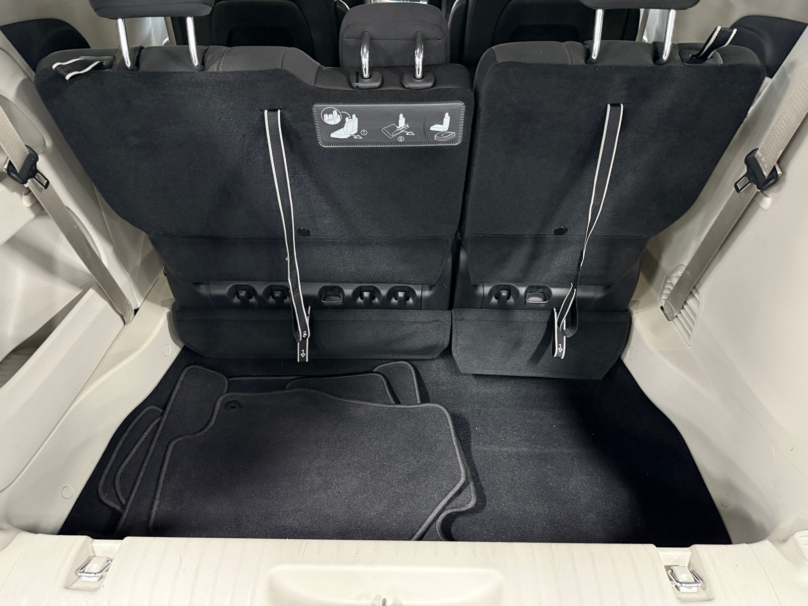 Thumbnail: 2019 Chrysler Pacifica - 7