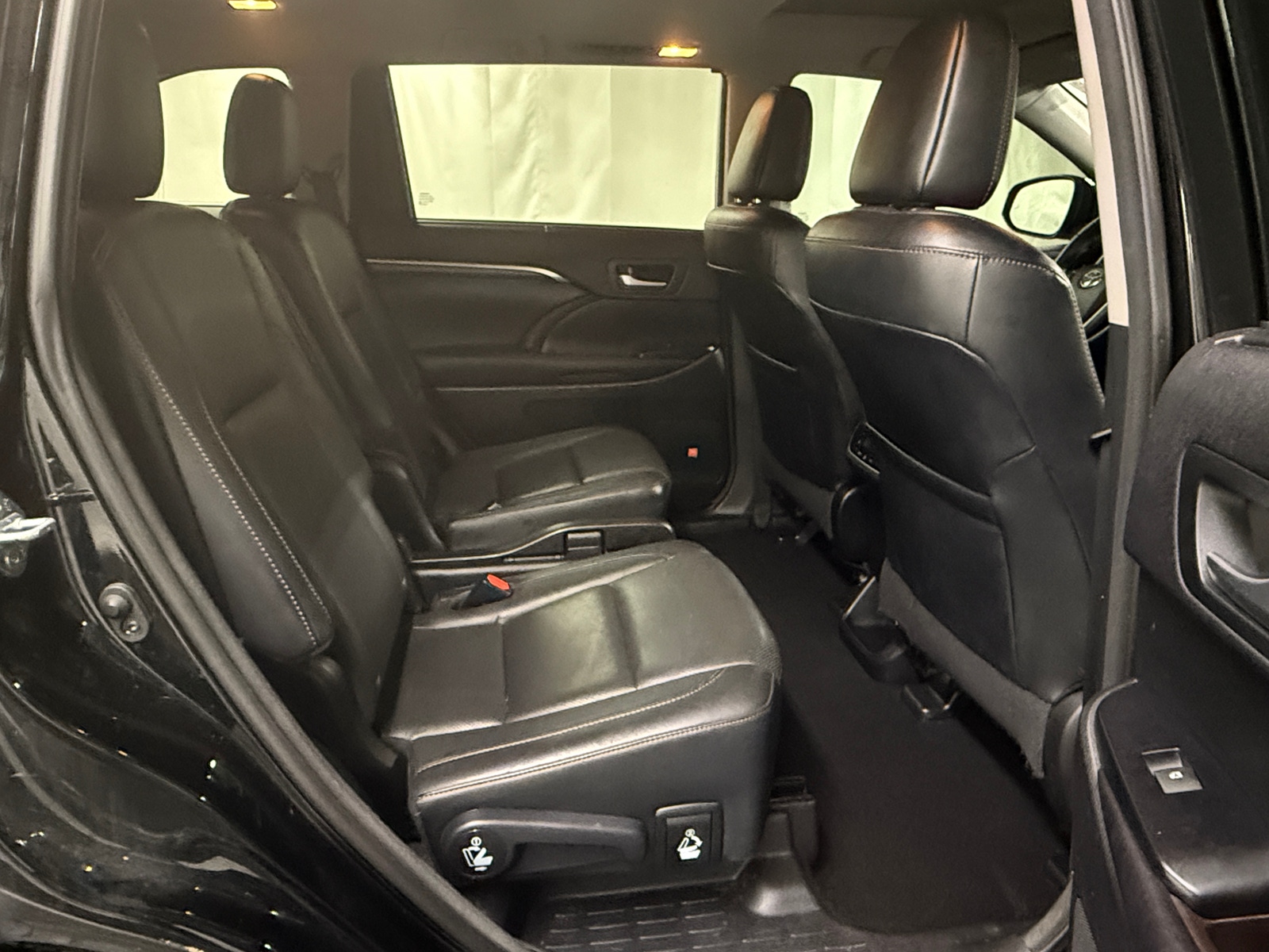 Thumbnail: 2016 Toyota Highlander - 5