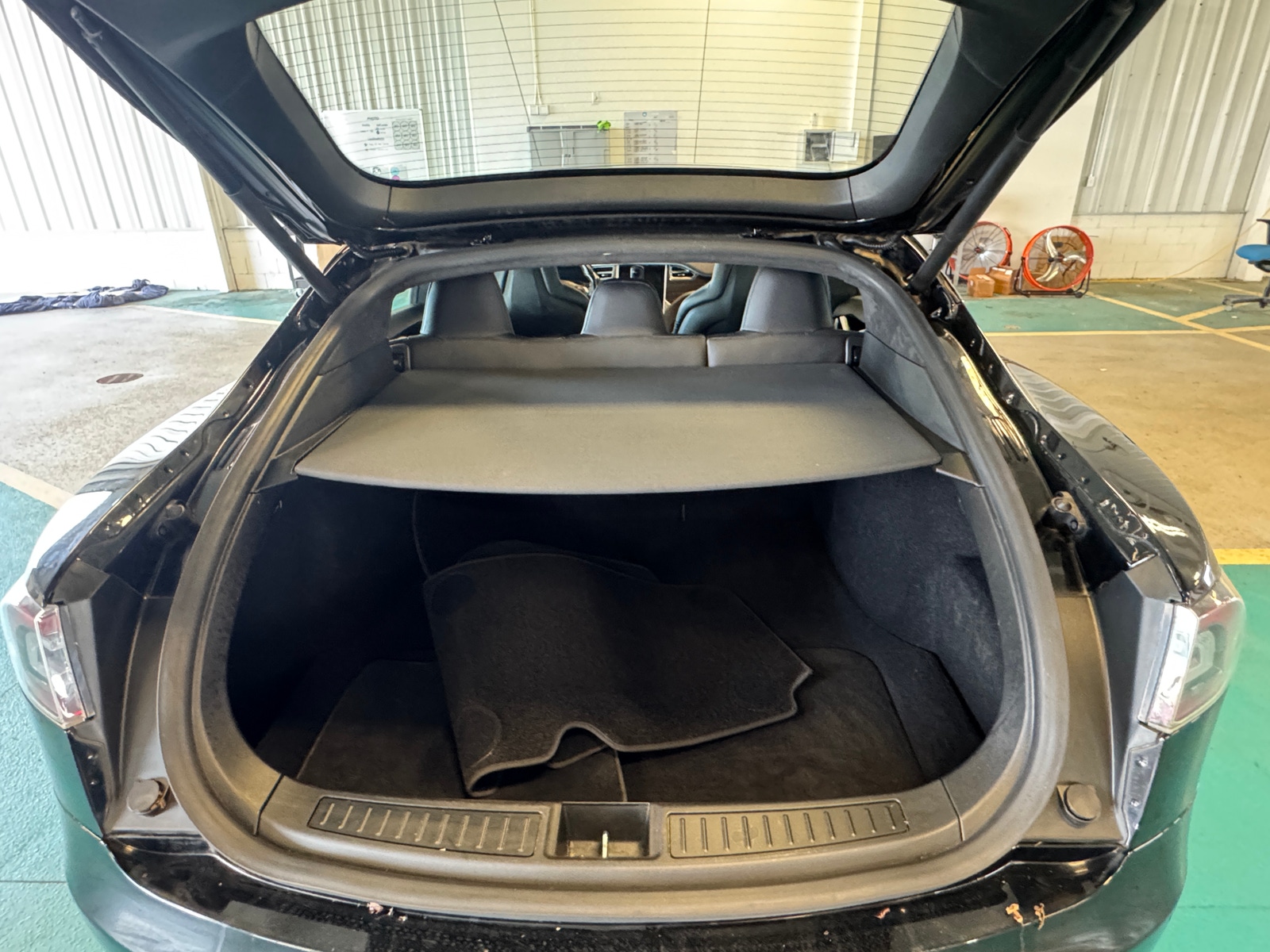 Thumbnail: 2015 Tesla Model S - 6