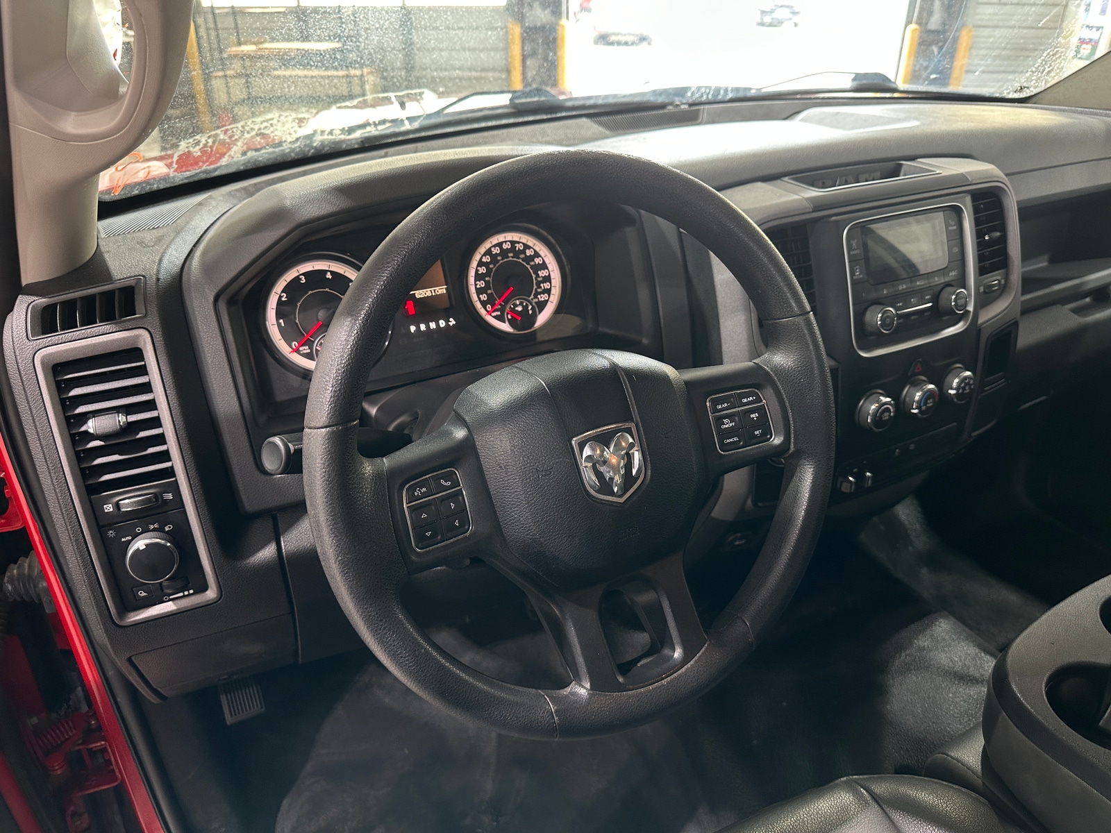 Thumbnail: 2019 RAM 1500 Classic - 4