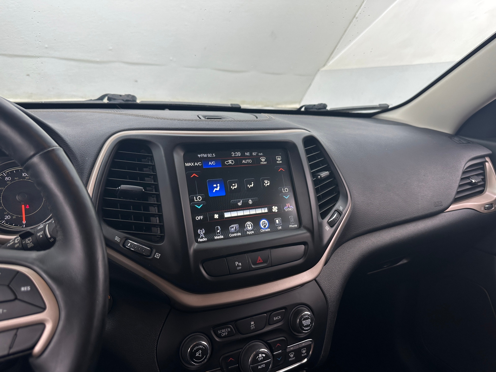 Thumbnail: 2018 Jeep Cherokee - 3