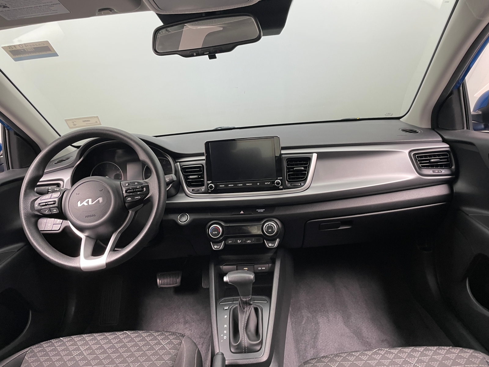 Thumbnail: 2022 Kia Rio - 3