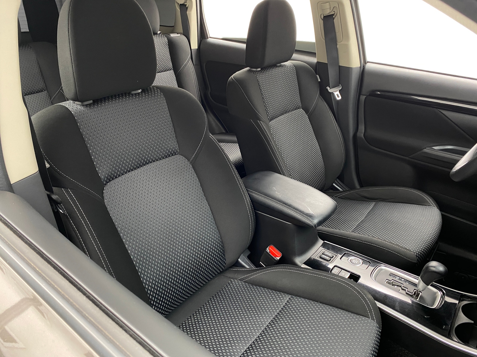 Thumbnail: 2020 Mitsubishi Outlander - 2
