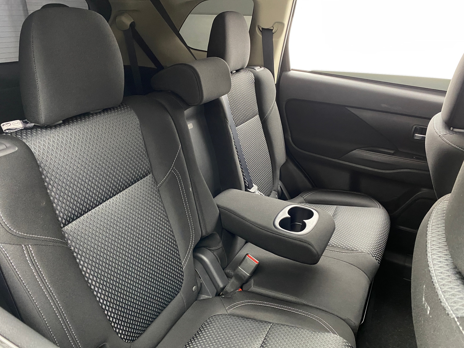 Thumbnail: 2020 Mitsubishi Outlander - 6