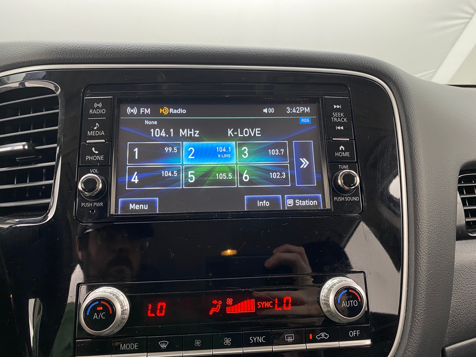 Thumbnail: 2020 Mitsubishi Outlander - 4