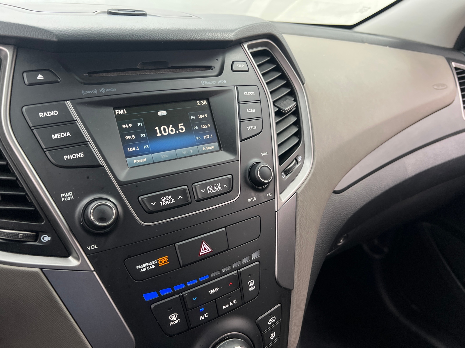 Thumbnail: 2015 Hyundai Santa Fe - 4