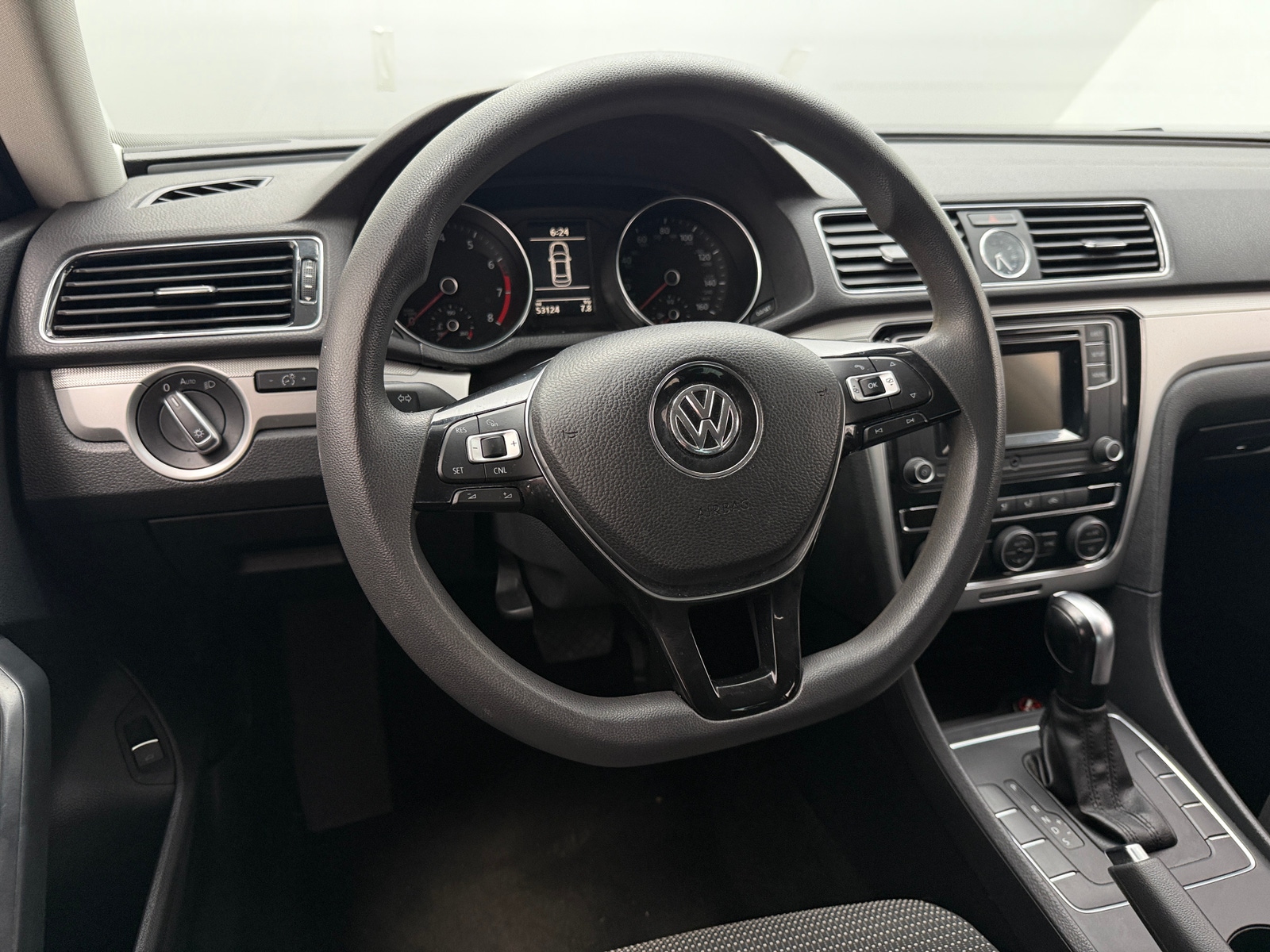 Thumbnail: 2017 Volkswagen Passat - 5