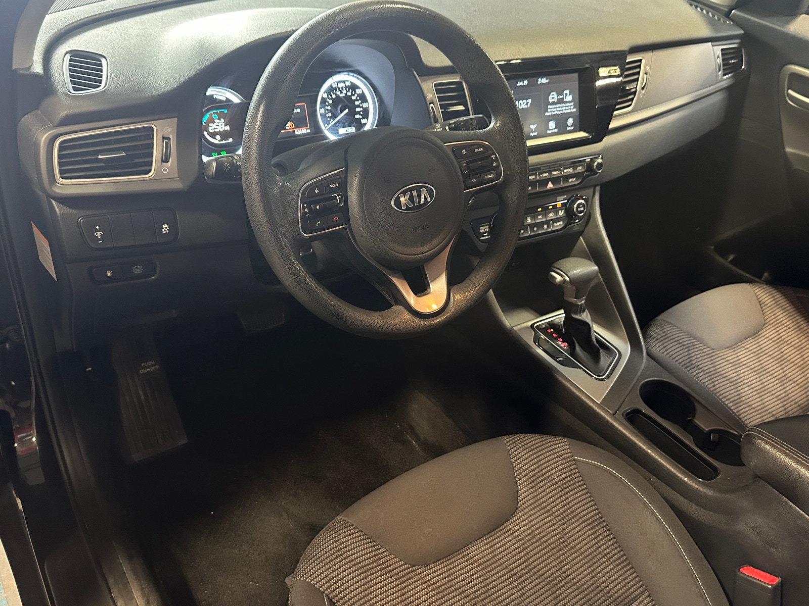 Thumbnail: 2017 Kia Niro - 3