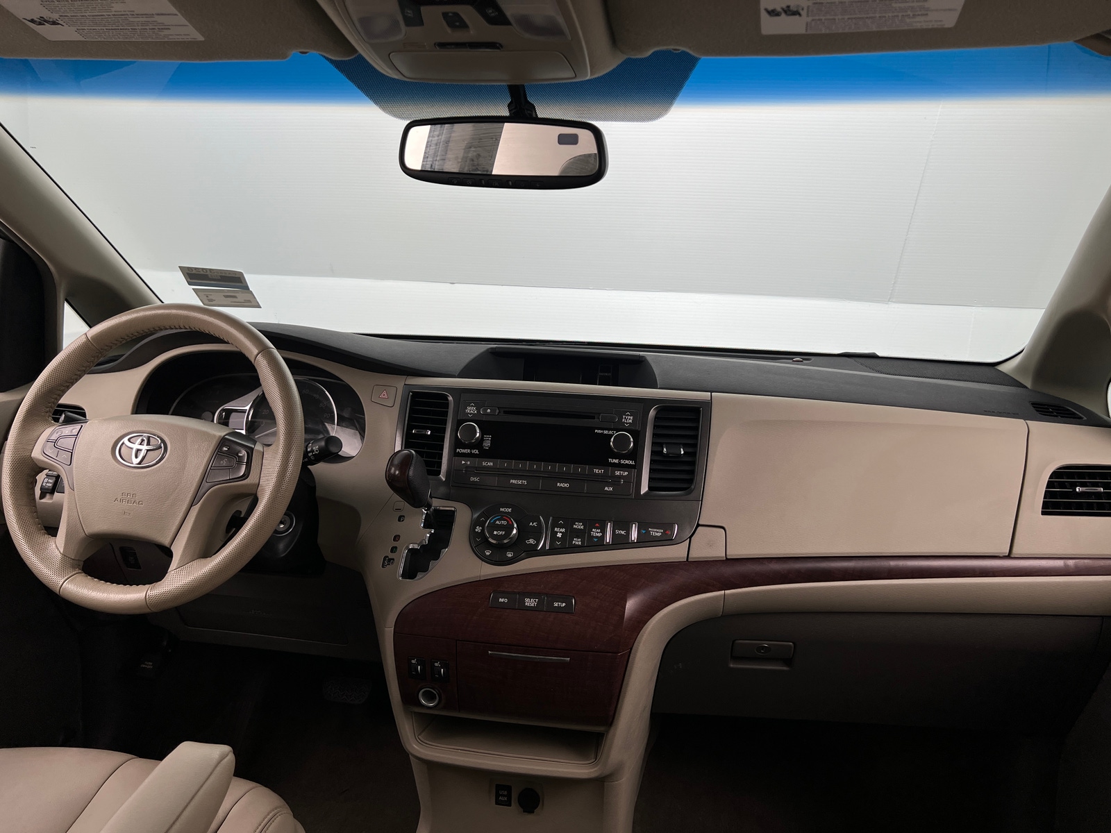 Thumbnail: 2014 Toyota Sienna - 2