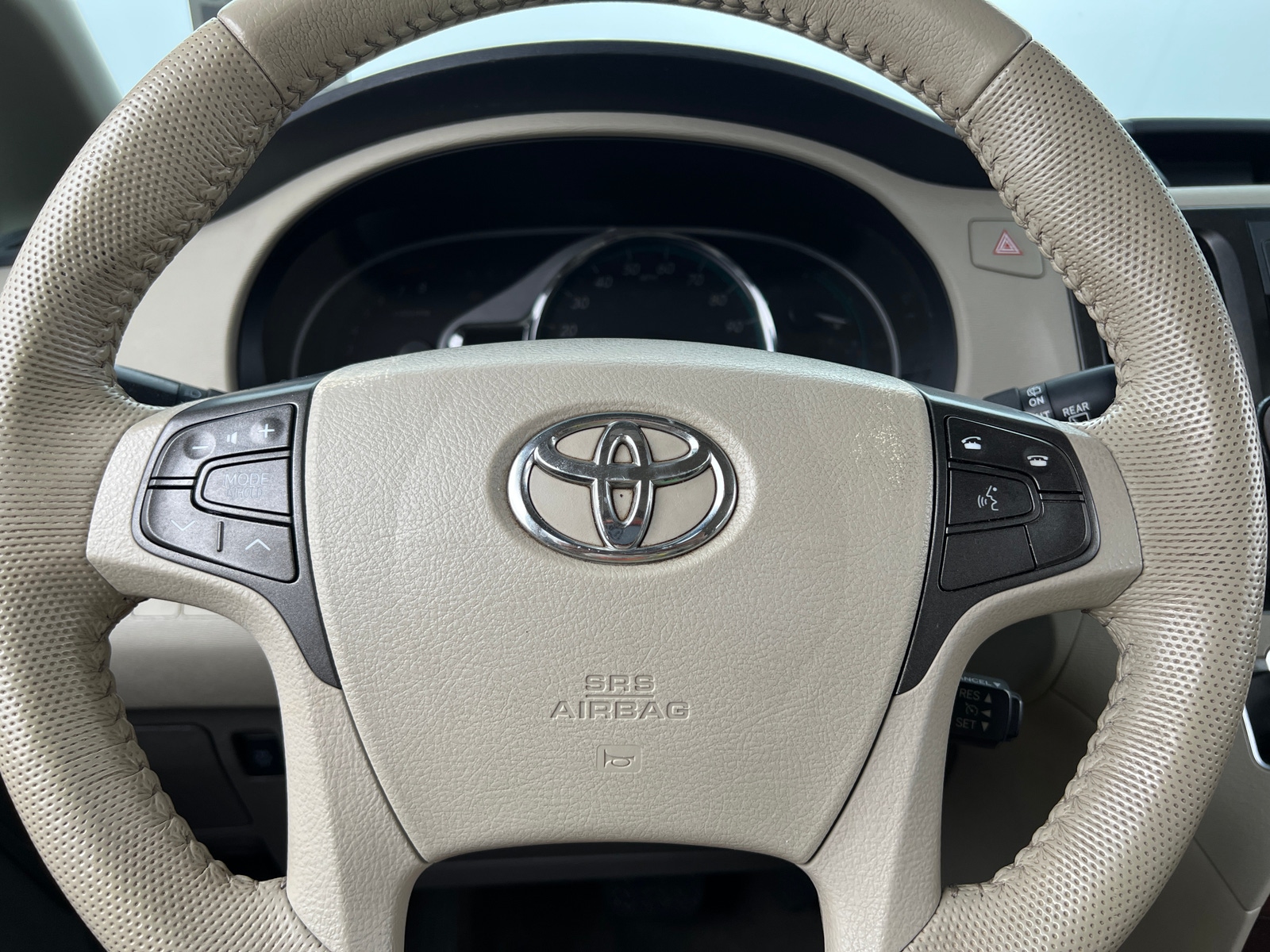 Thumbnail: 2014 Toyota Sienna - 4