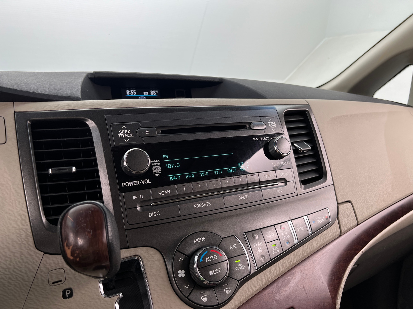 Thumbnail: 2014 Toyota Sienna - 3