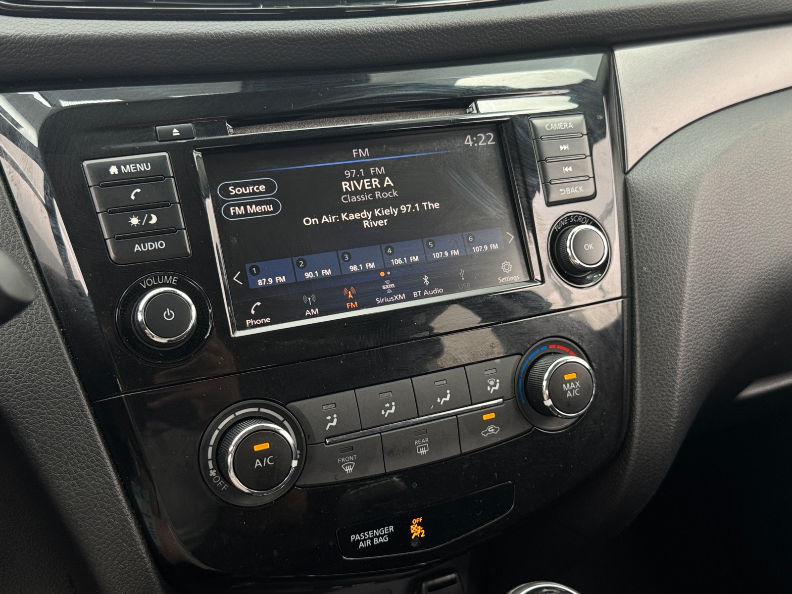 Thumbnail: 2022 Nissan Rogue Sport - 4