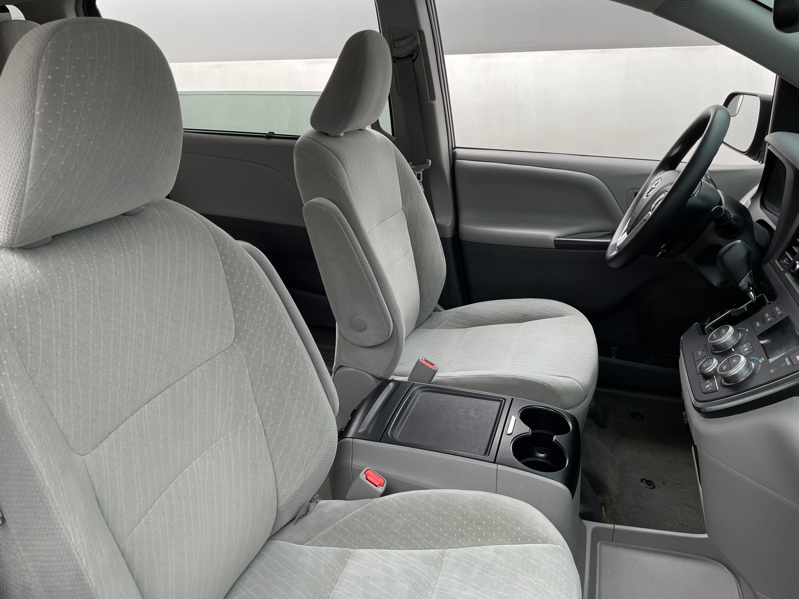 Thumbnail: 2019 Toyota Sienna - 2