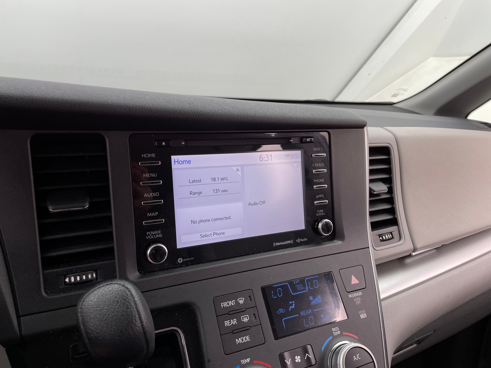 Thumbnail: 2019 Toyota Sienna - 4