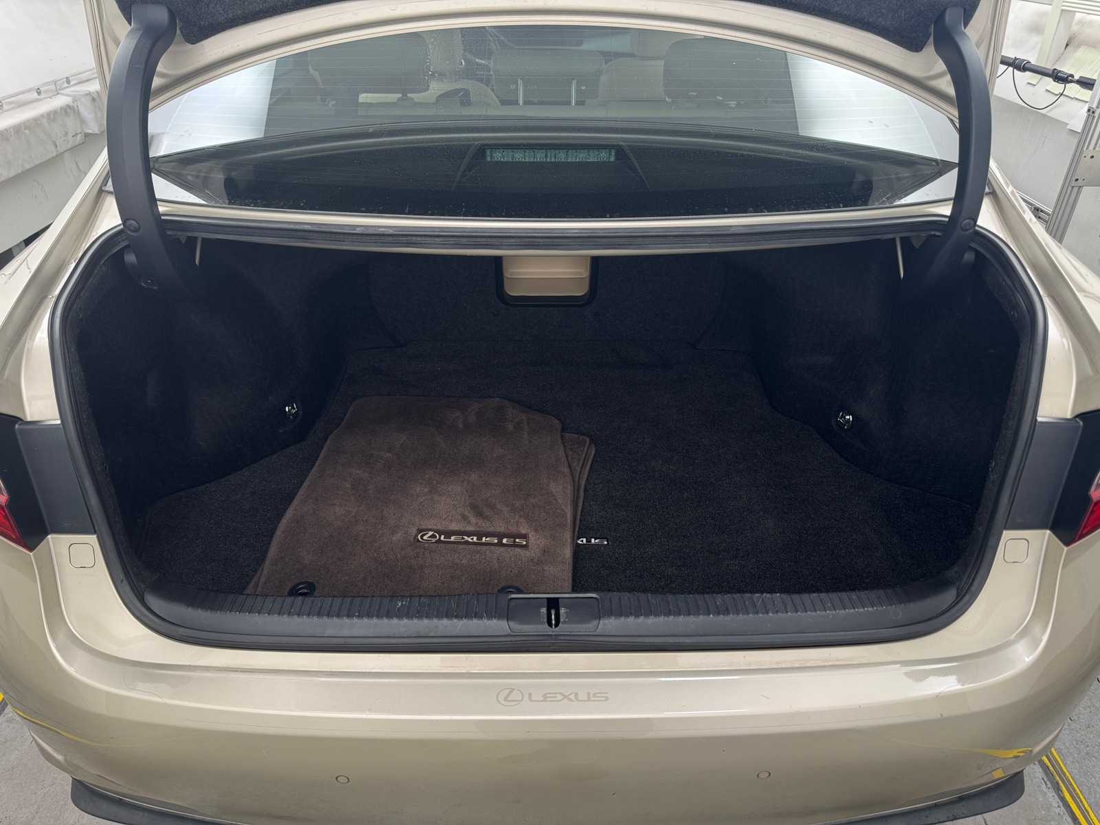 Thumbnail: 2016 Lexus ES - 6