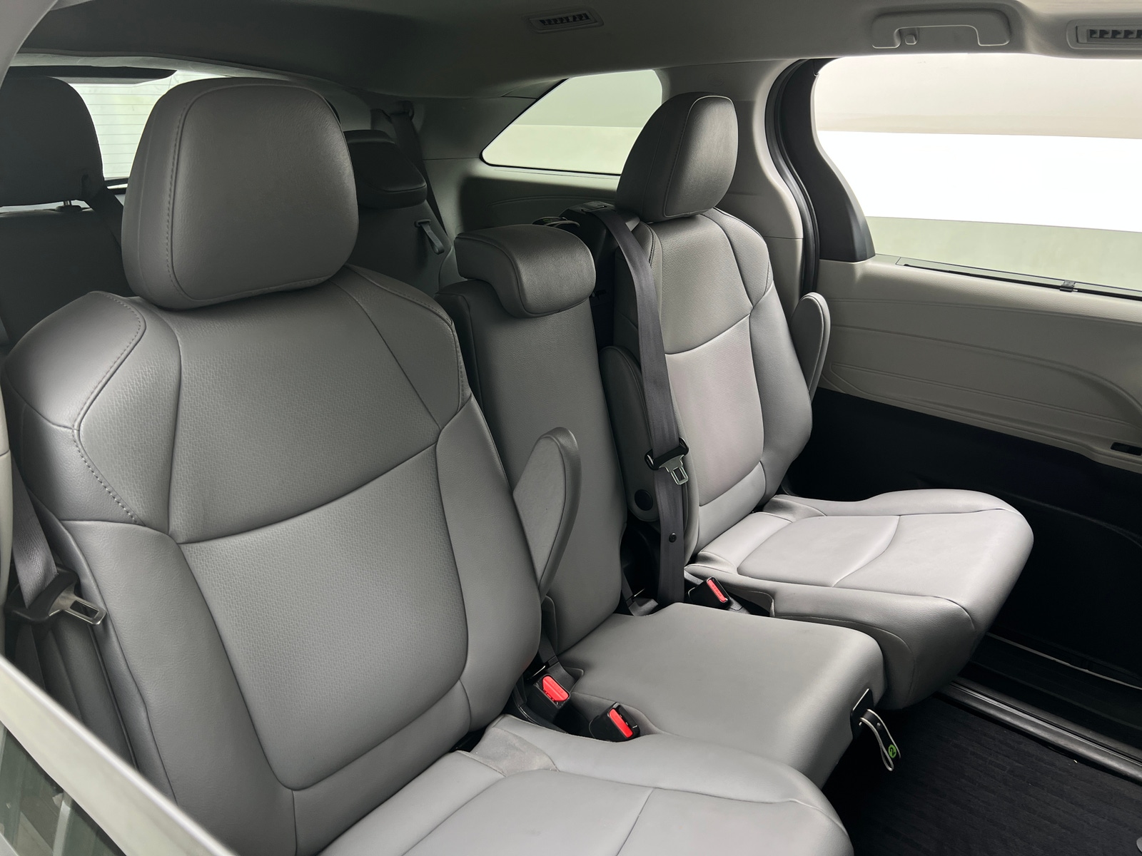 Thumbnail: 2022 Toyota Sienna - 5