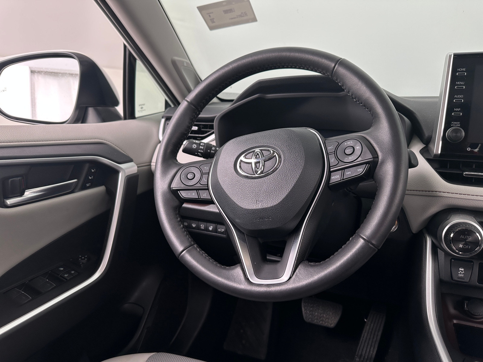 Thumbnail: 2022 Toyota RAV4 - 4