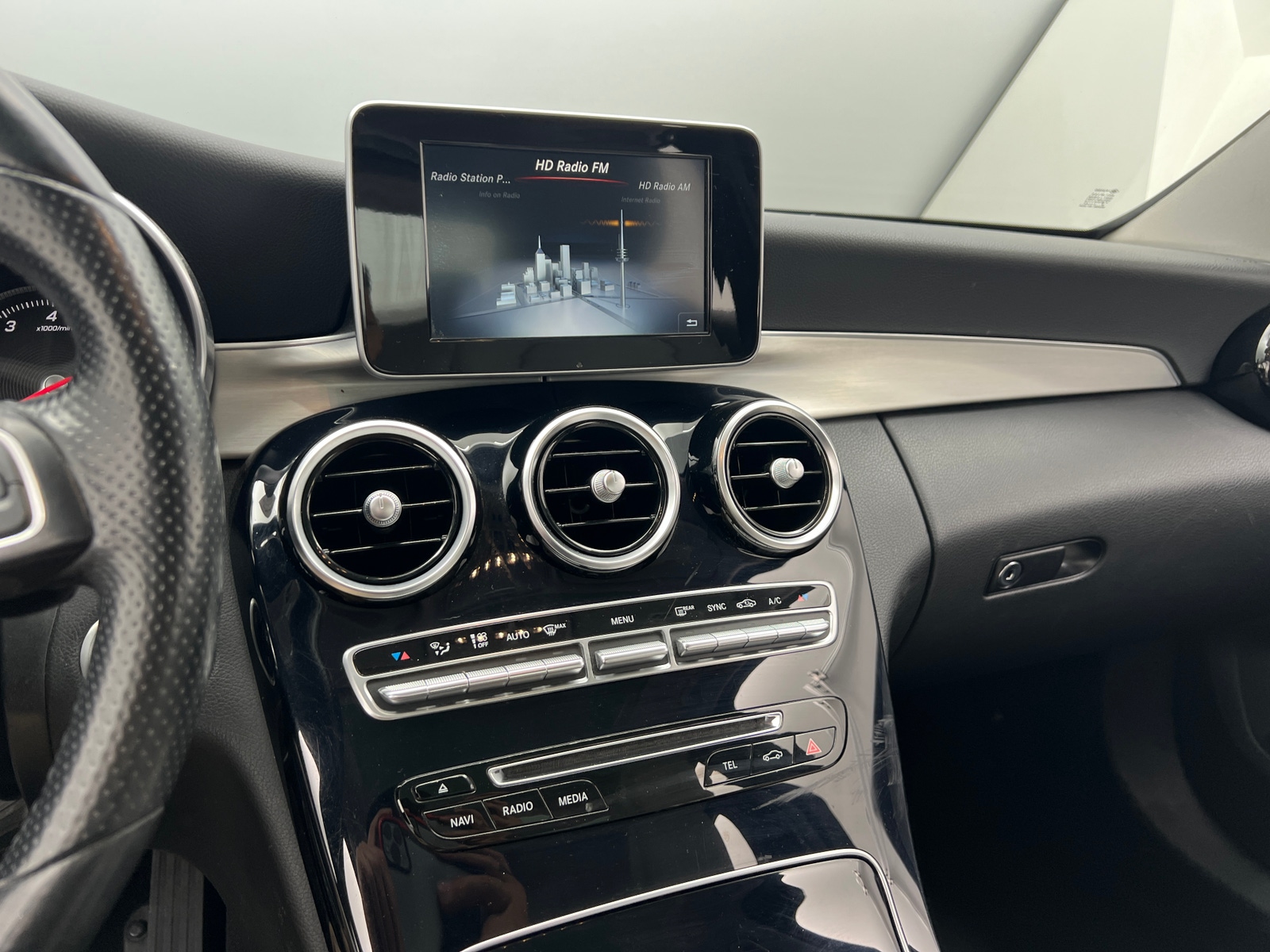 Thumbnail: 2016 Mercedes-Benz C-Class - 3