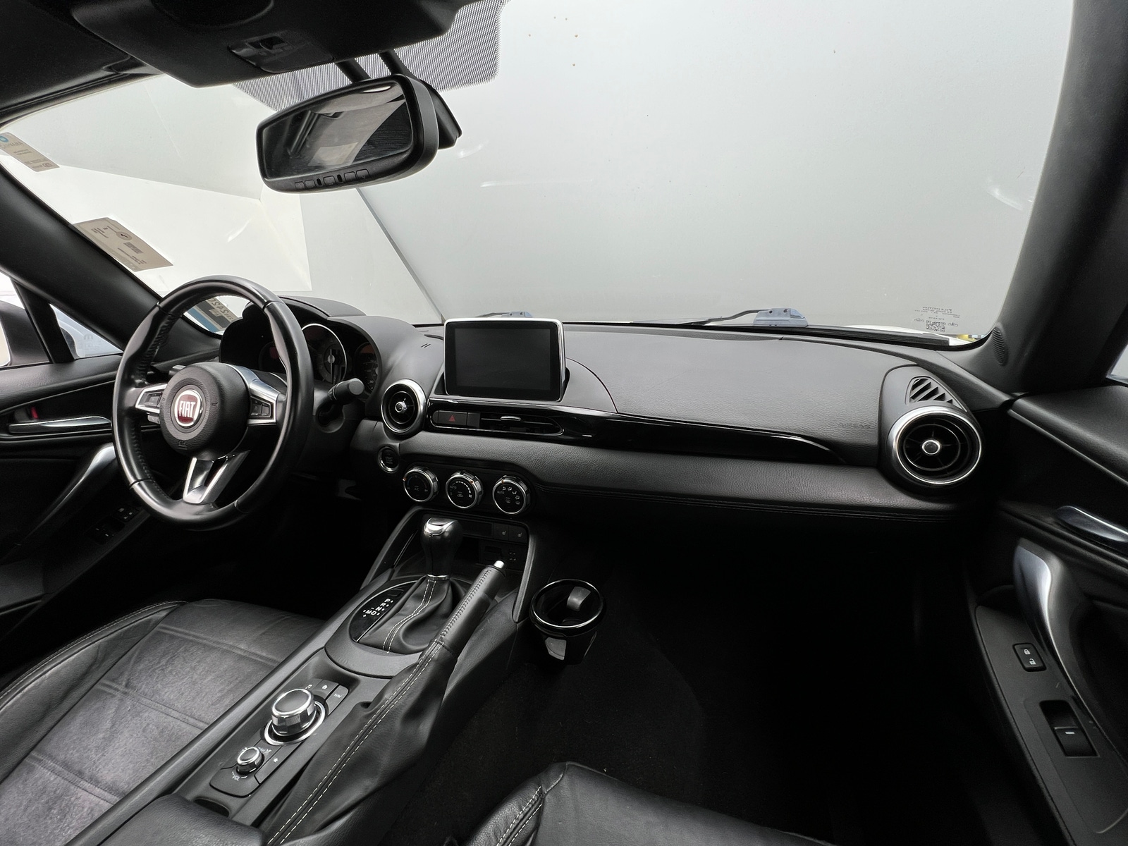 Thumbnail: 2017 Fiat 124 Spider - 3
