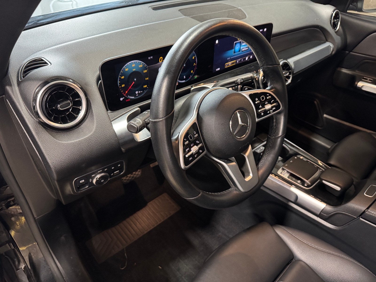 Thumbnail: 2020 Mercedes-Benz GLB - 2