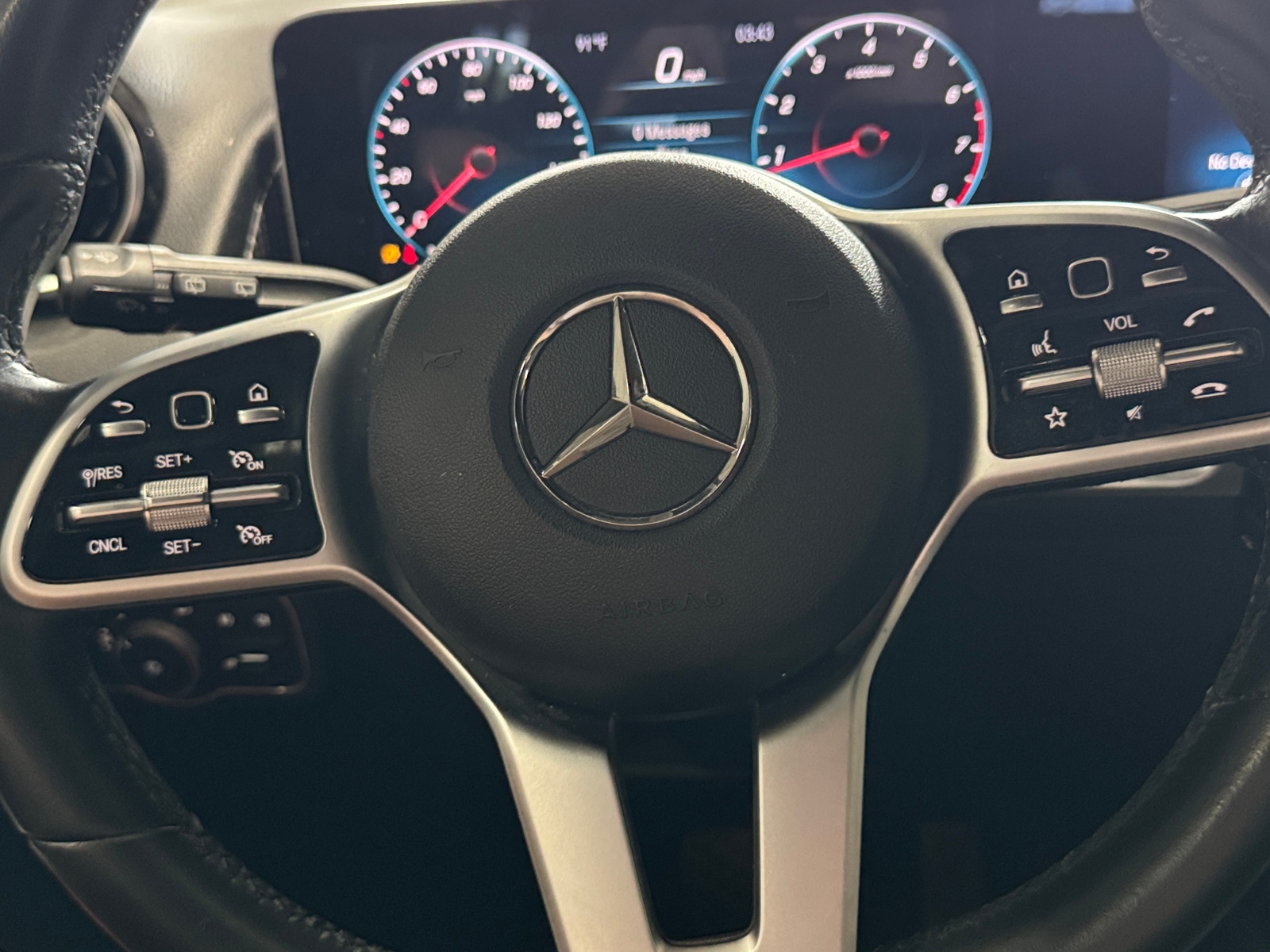Thumbnail: 2020 Mercedes-Benz GLB - 4