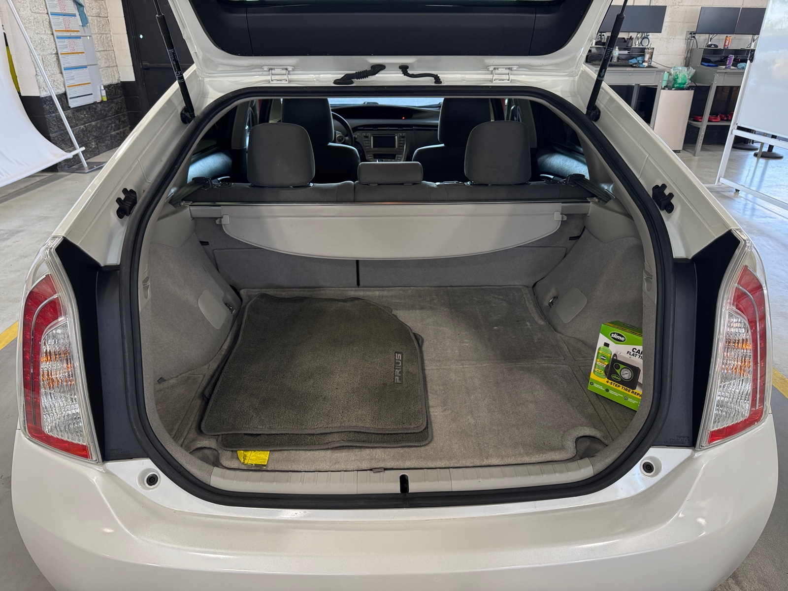 Thumbnail: 2012 Toyota Prius - 7