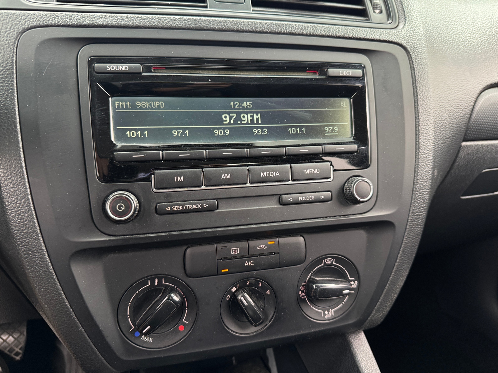 Thumbnail: 2015 Volkswagen Jetta - 4