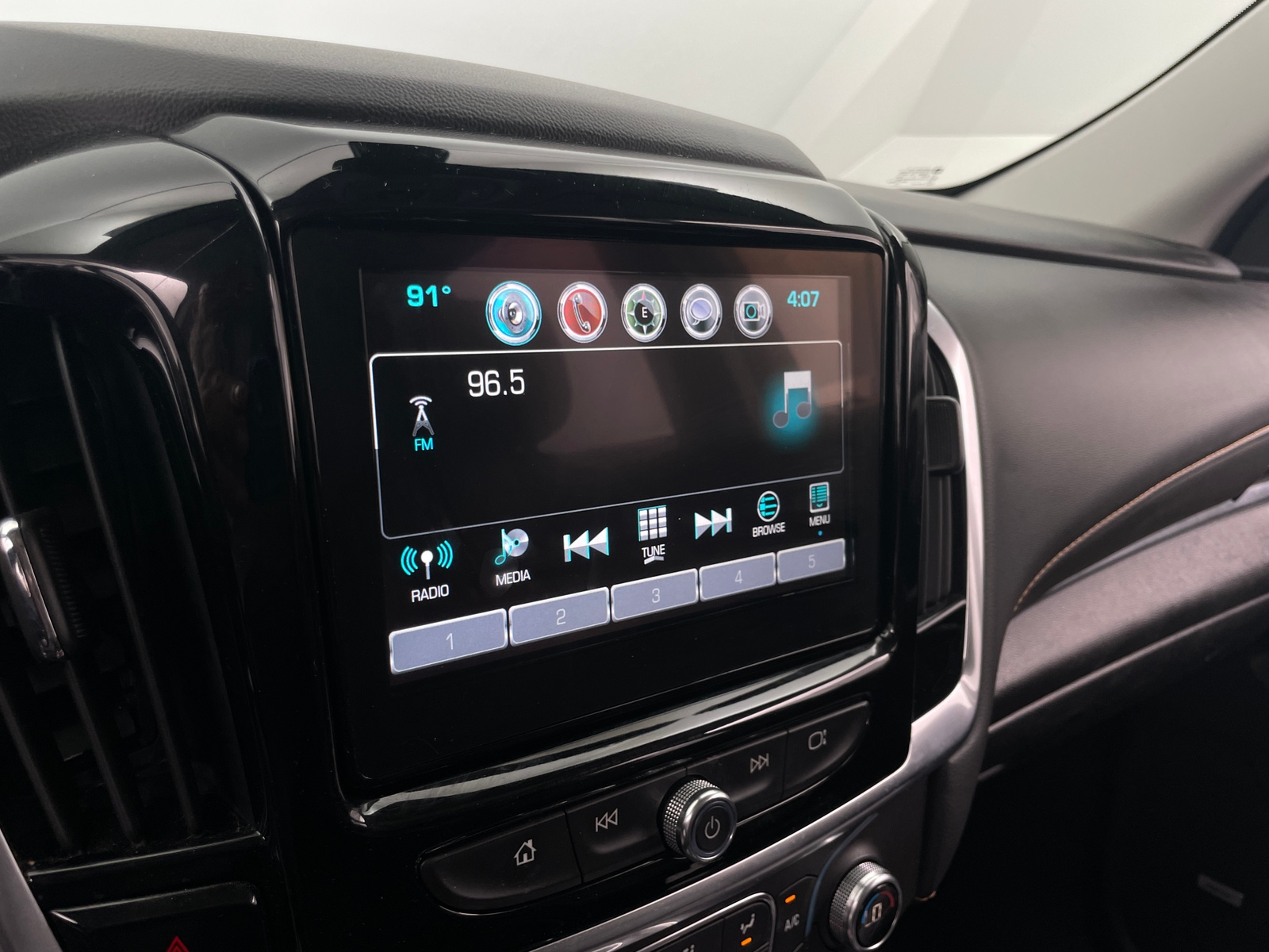 Thumbnail: 2019 Chevrolet Traverse - 3