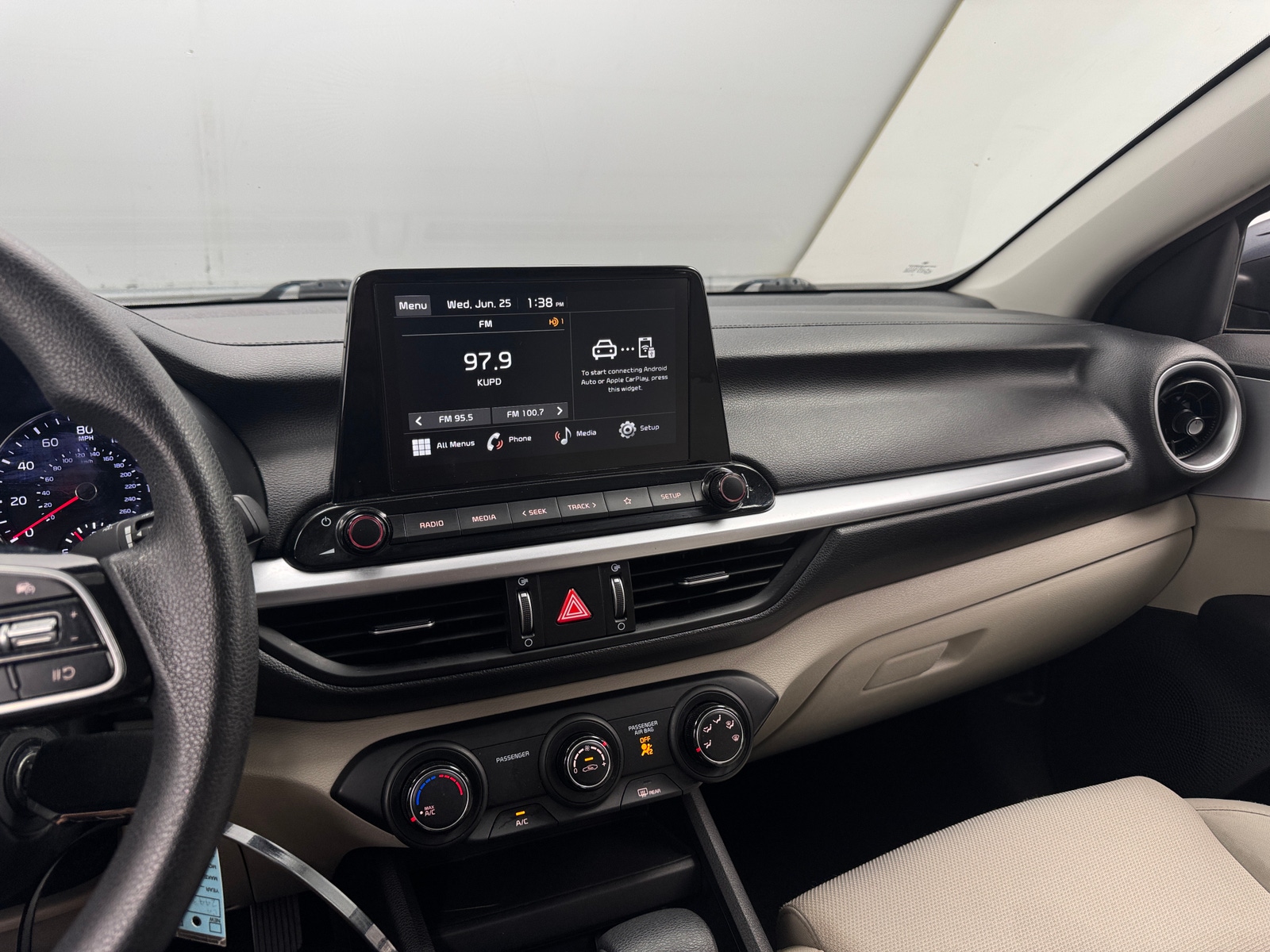Thumbnail: 2023 Kia Forte - 4