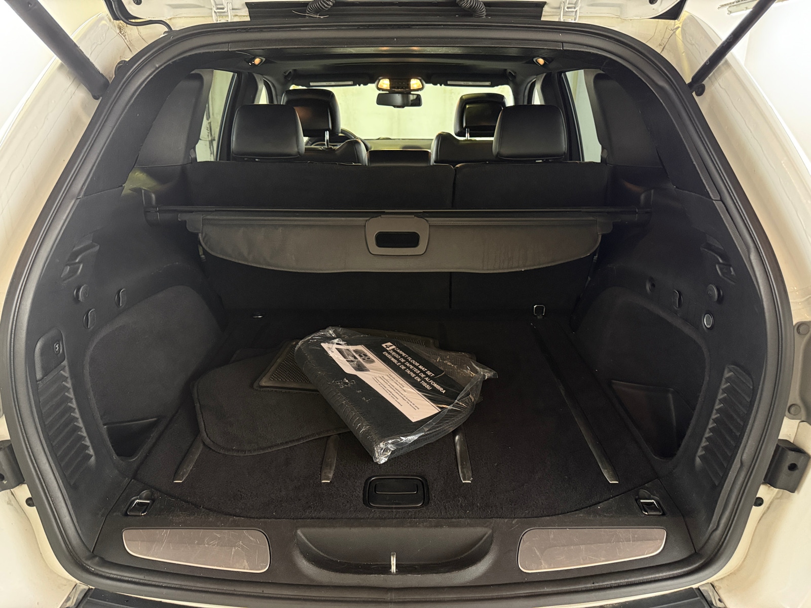 Thumbnail: 2015 Jeep Grand Cherokee - 6