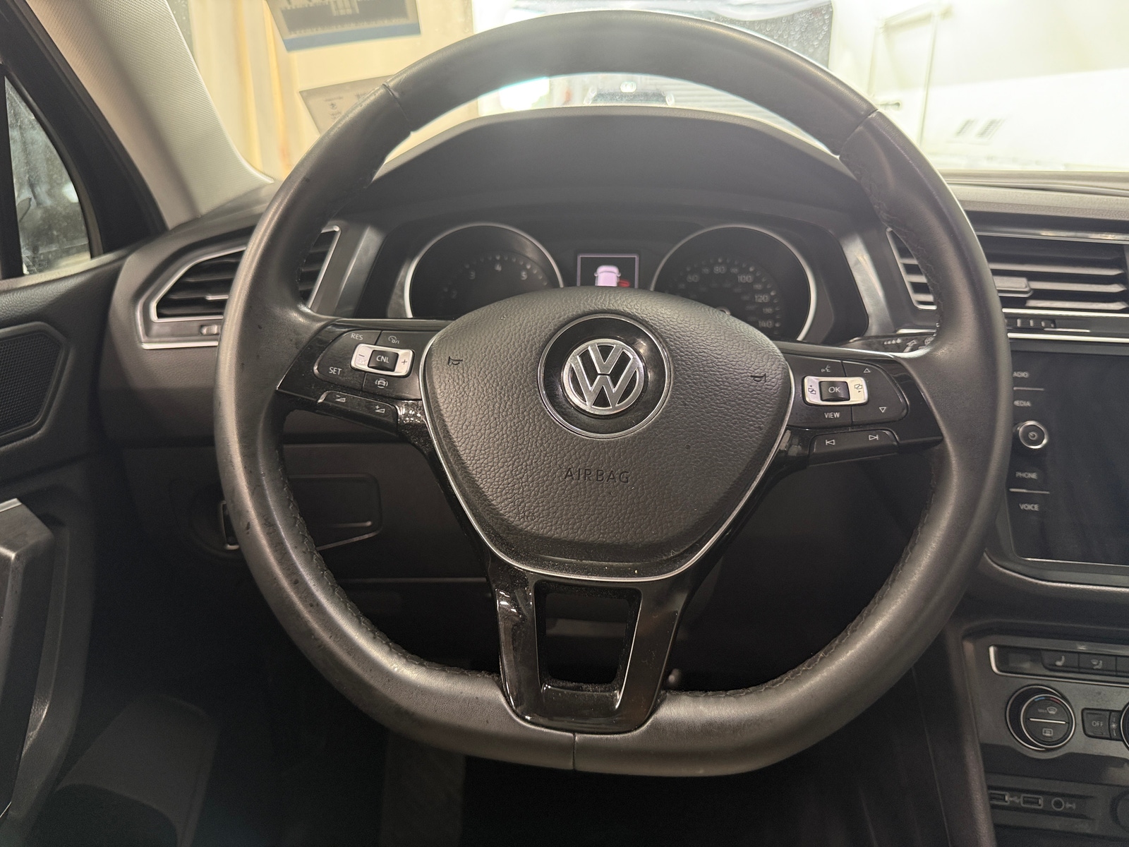Thumbnail: 2020 Volkswagen Tiguan - 4