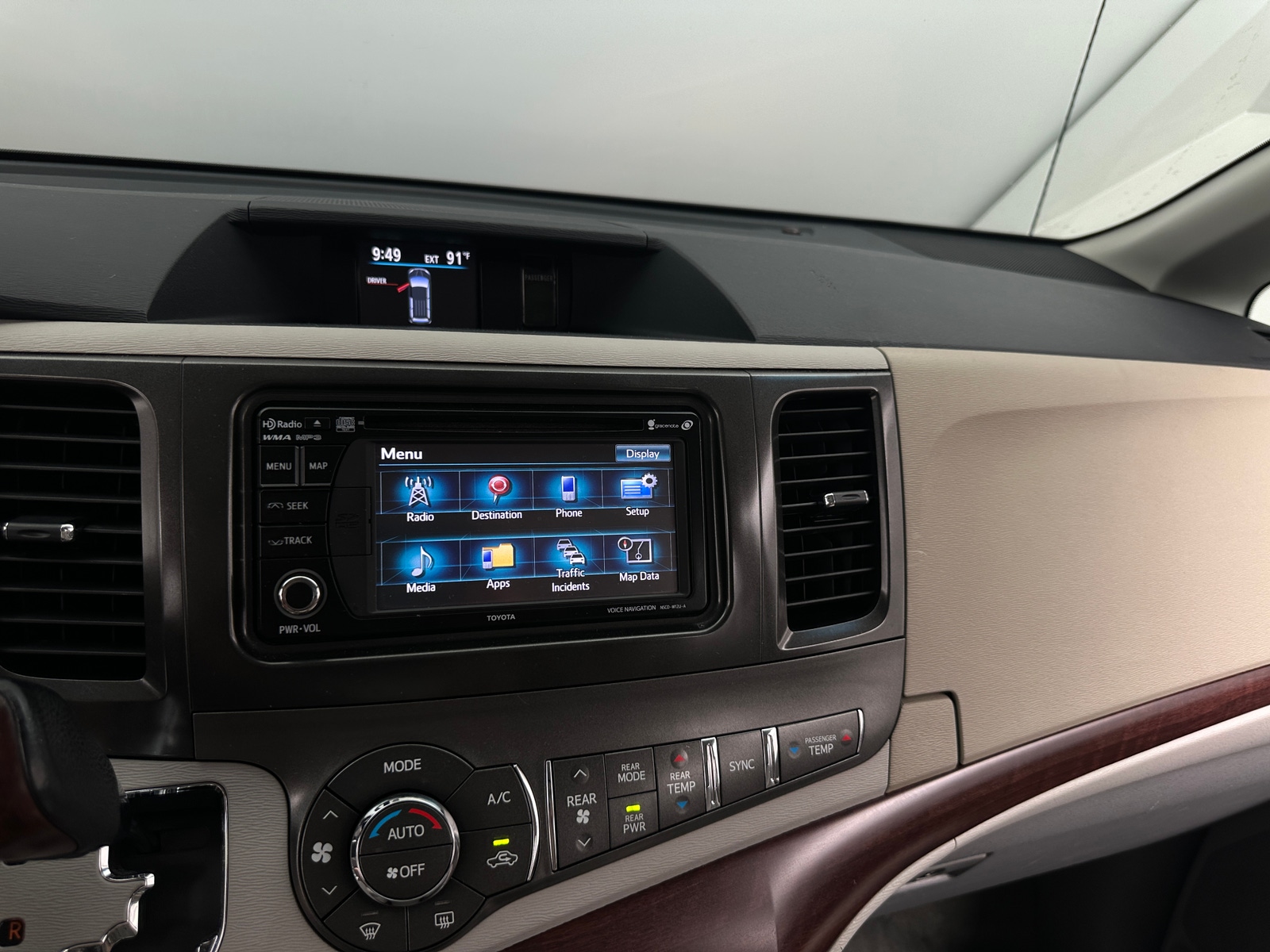 Thumbnail: 2014 Toyota Sienna - 3
