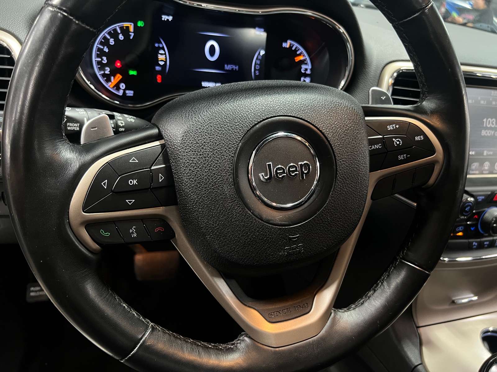Thumbnail: 2015 Jeep Grand Cherokee - 4