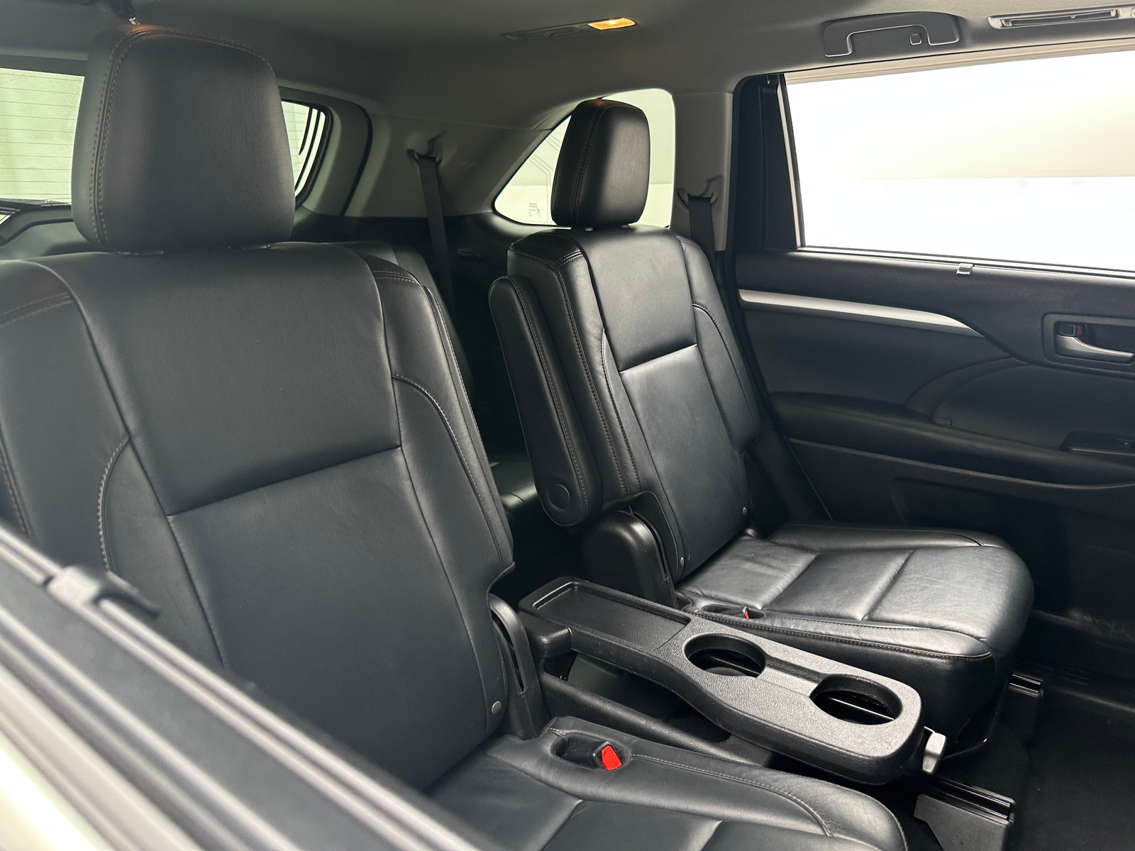 Thumbnail: 2016 Toyota Highlander - 5