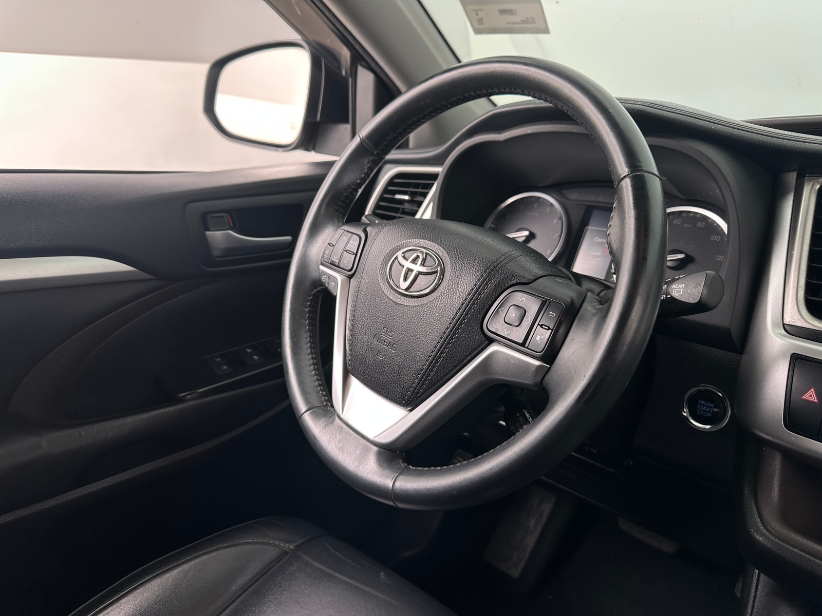 Thumbnail: 2016 Toyota Highlander - 4