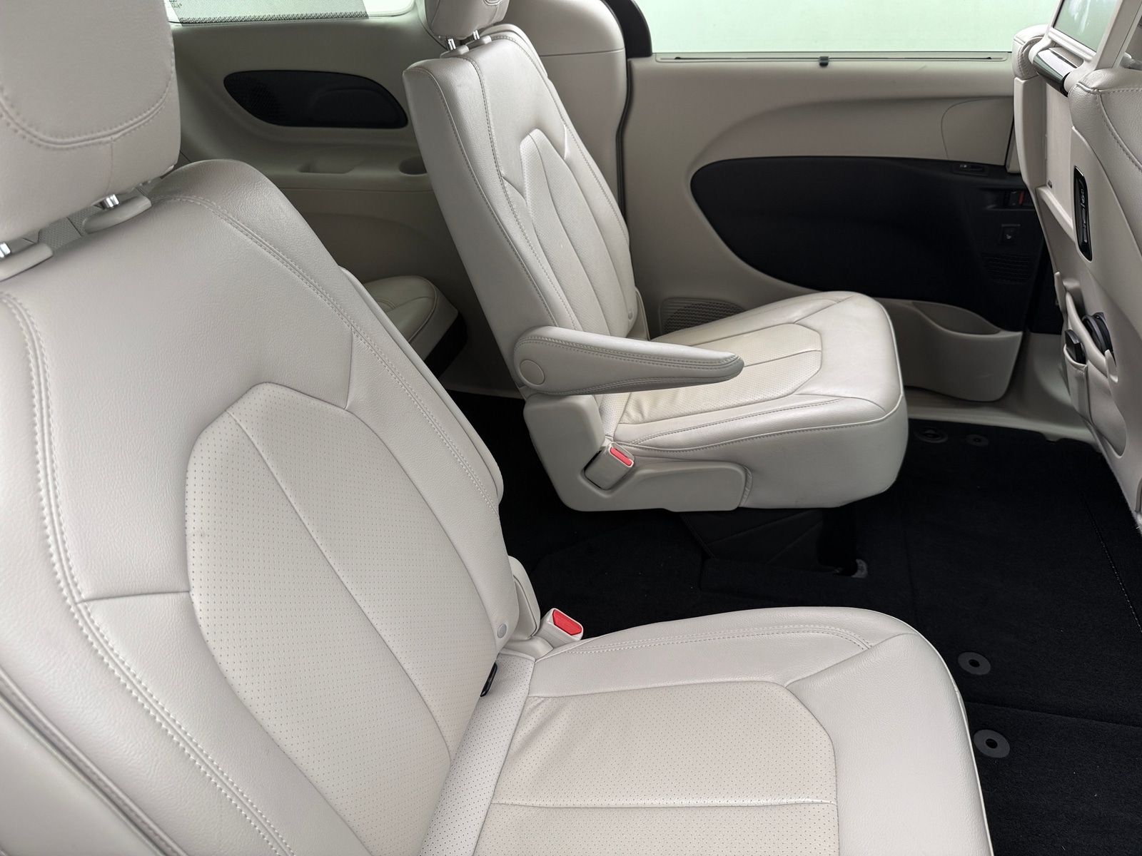 Thumbnail: 2021 Chrysler Pacifica - 5