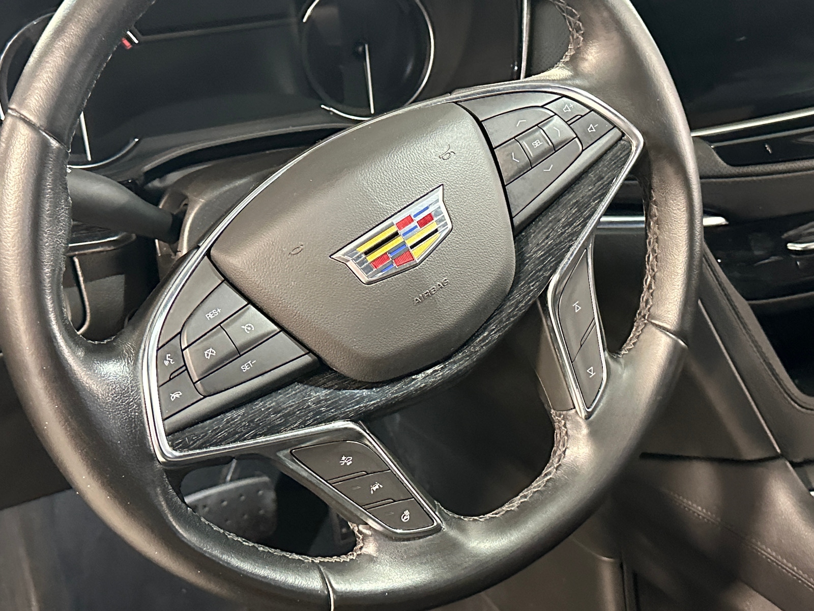Thumbnail: 2022 Cadillac XT5 - 4