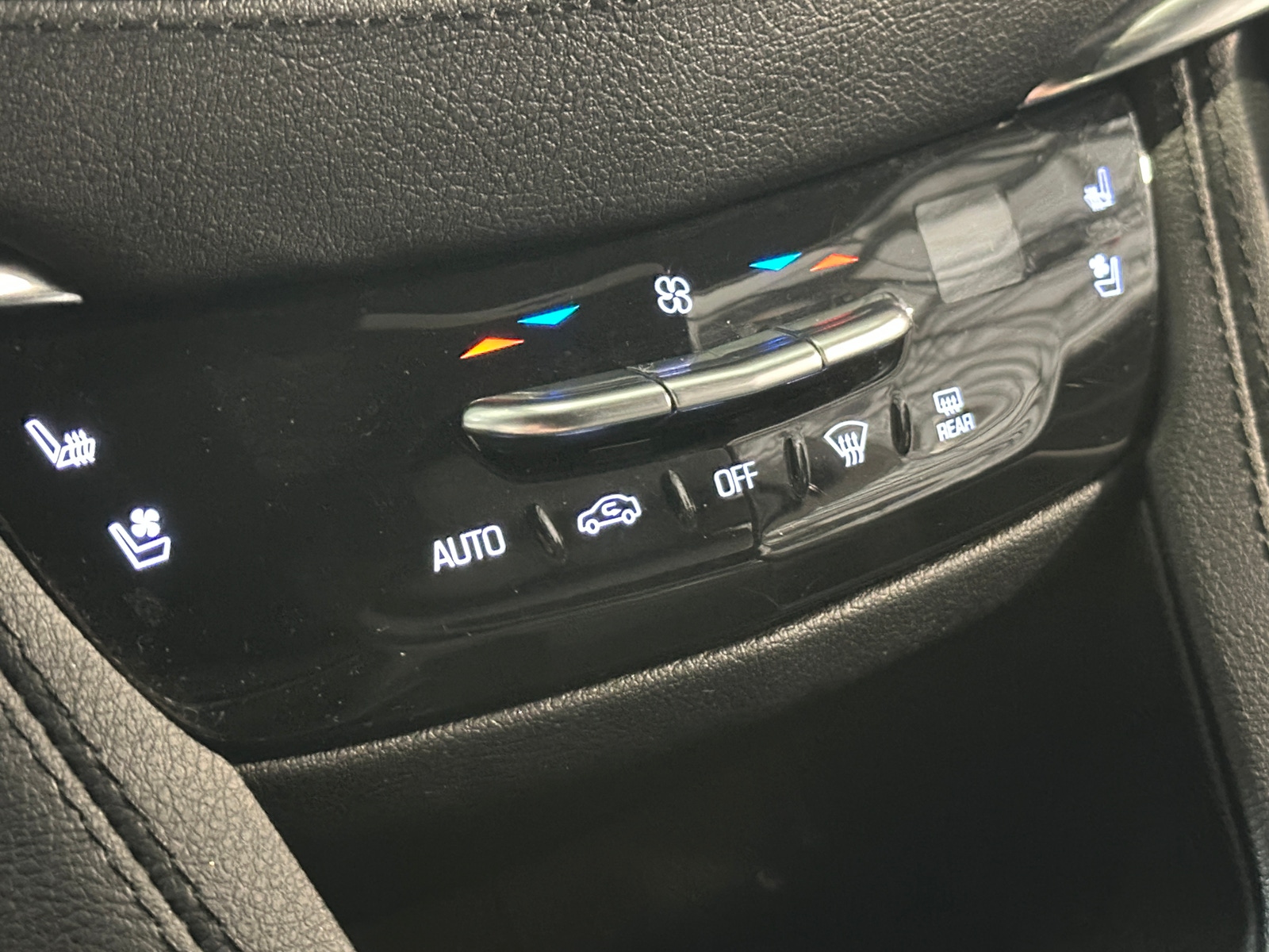 Thumbnail: 2022 Cadillac XT5 - 3