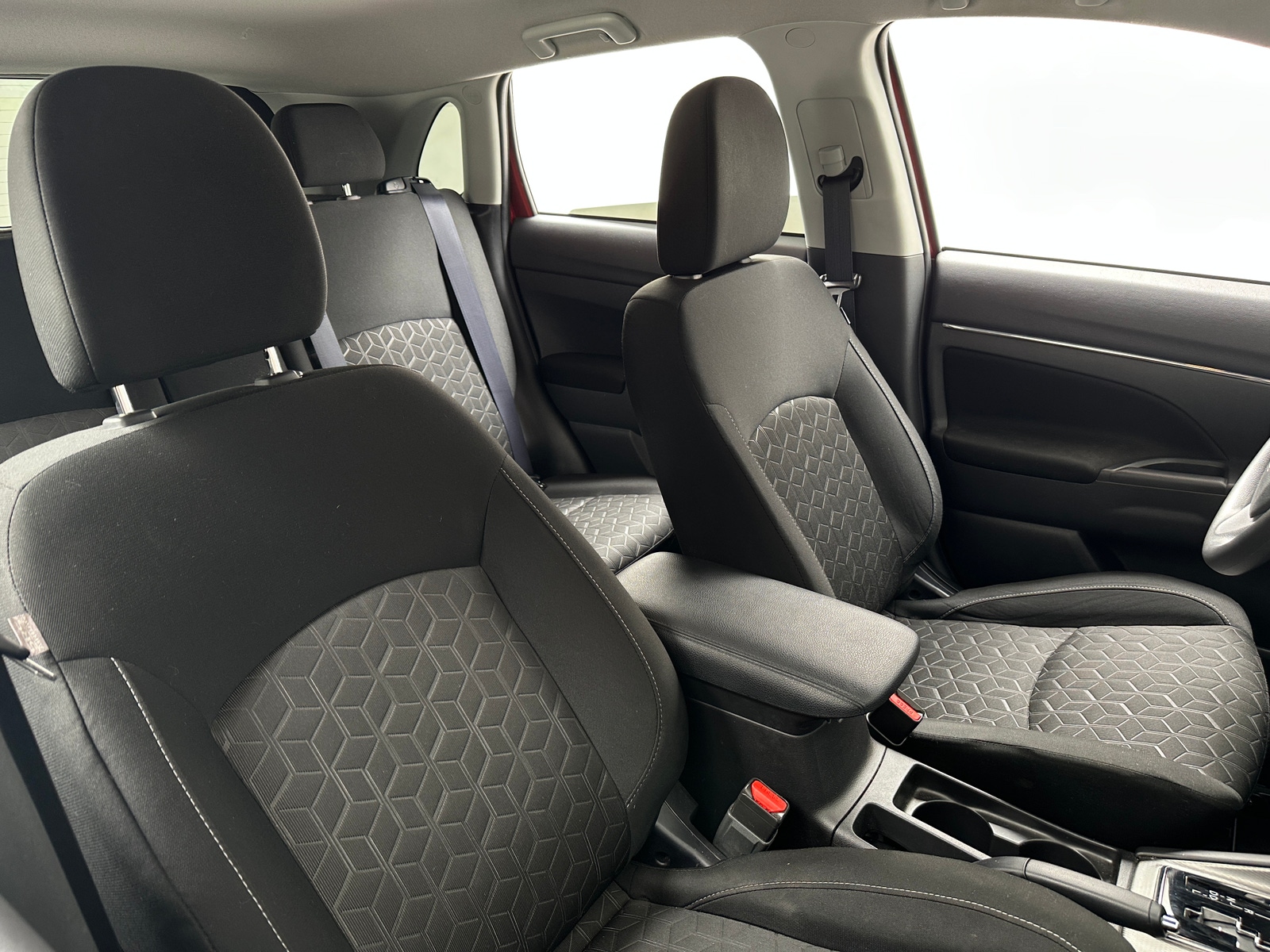 Thumbnail: 2020 Mitsubishi Outlander Sport - 2