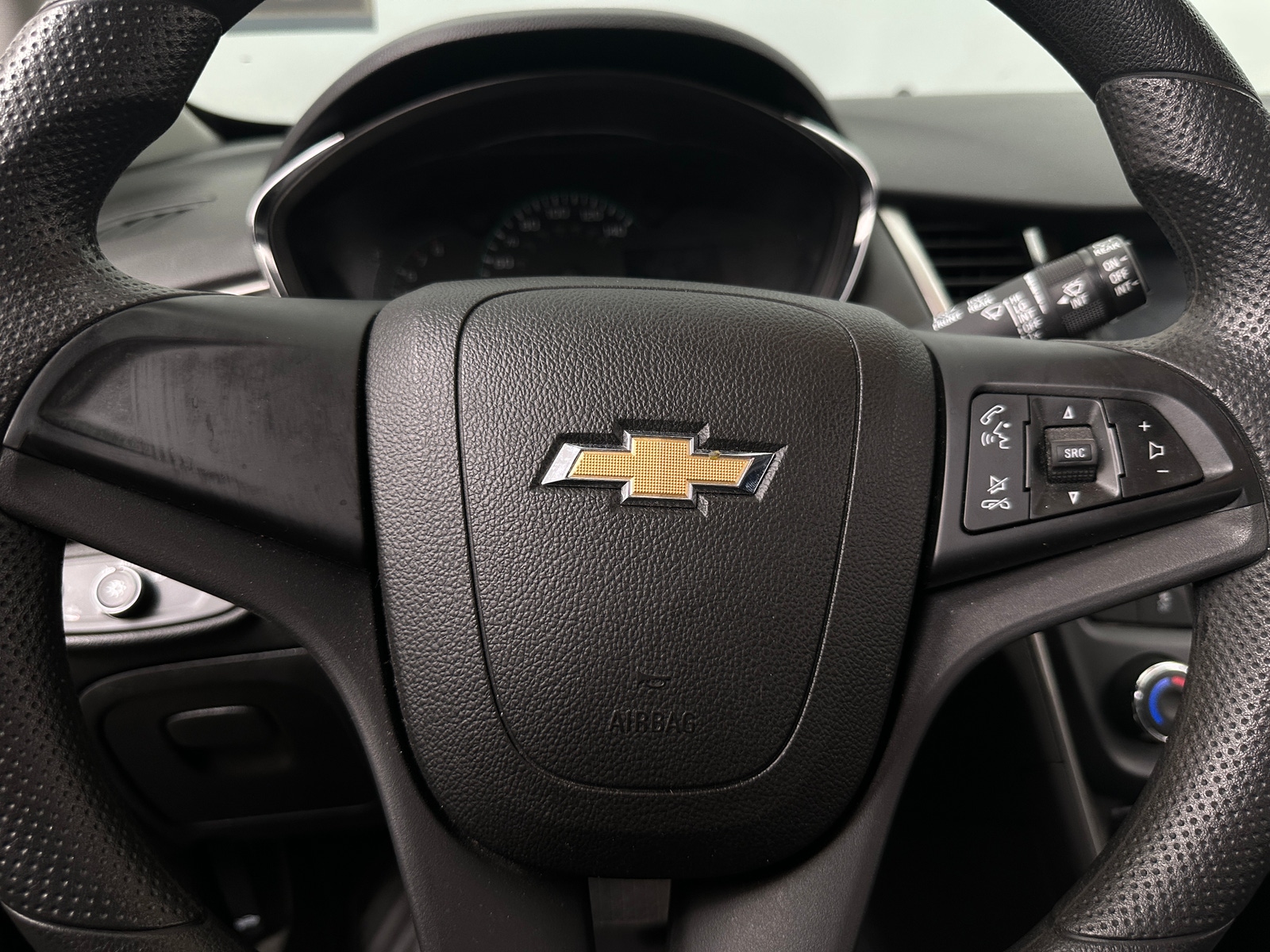 Thumbnail: 2017 Chevrolet Trax - 5