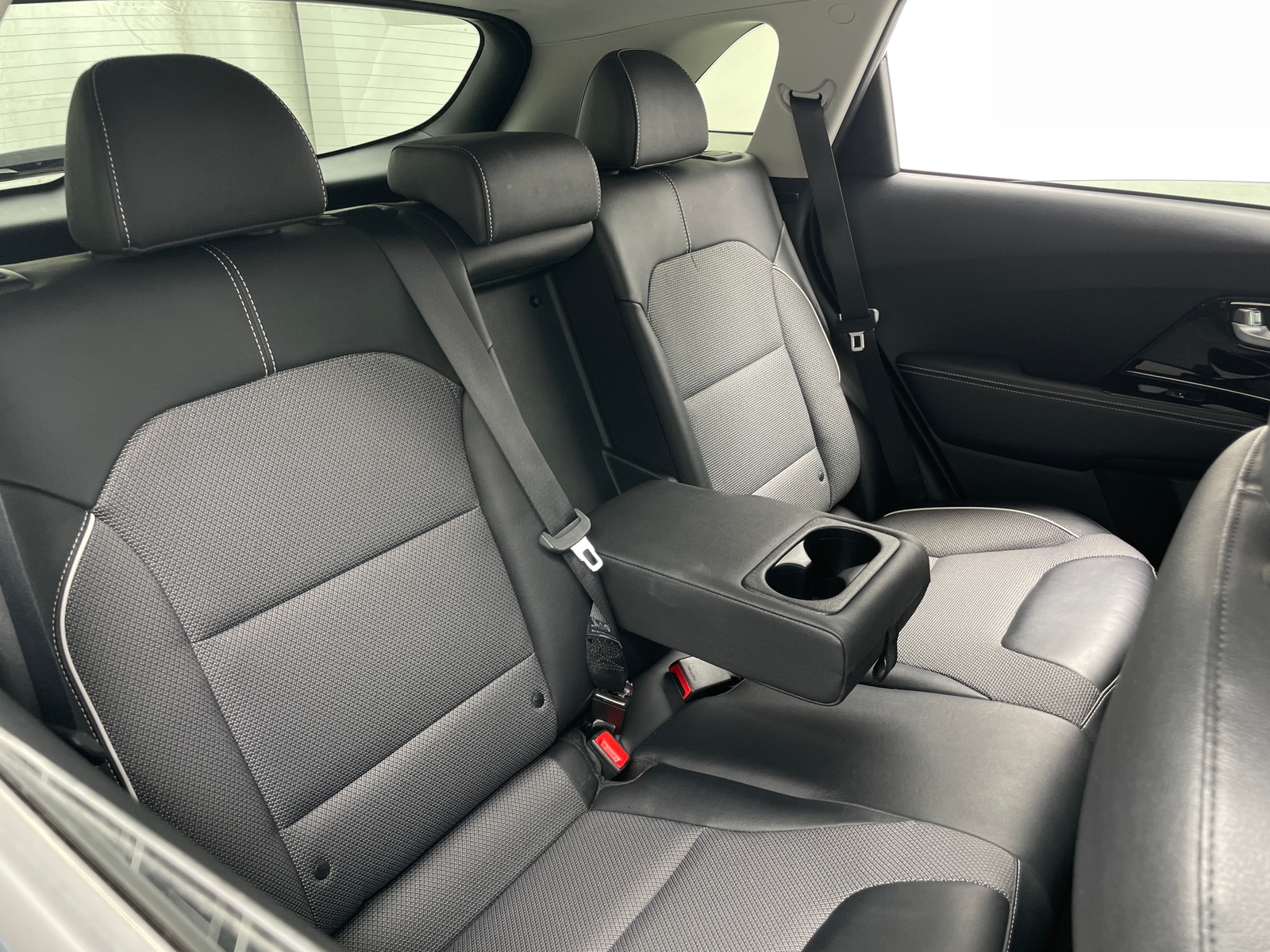Thumbnail: 2022 Kia Niro - 6