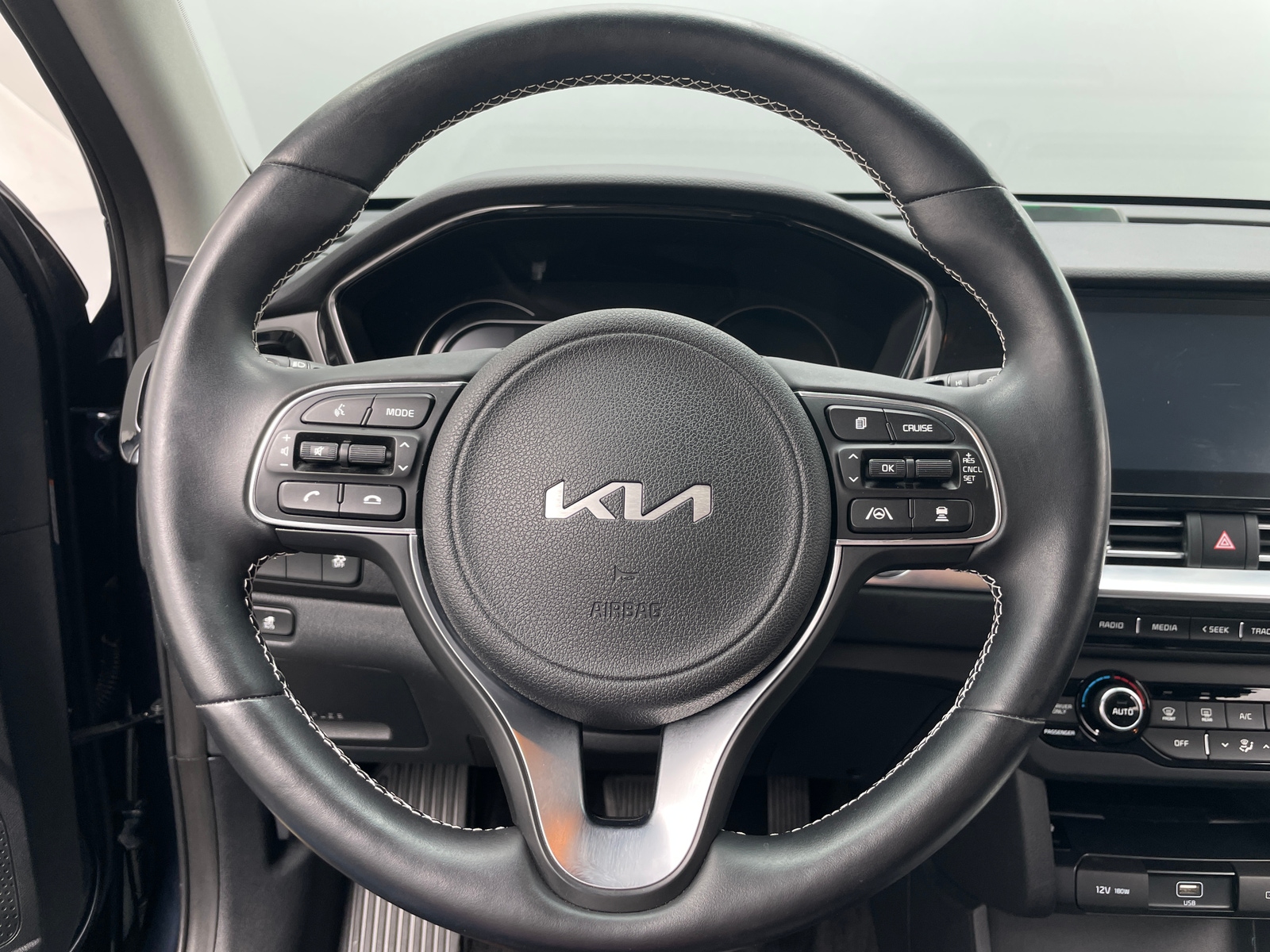 Thumbnail: 2022 Kia Niro - 5