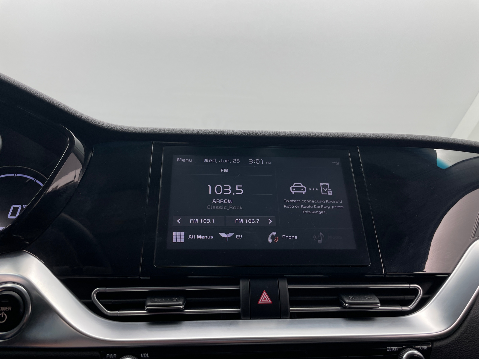 Thumbnail: 2022 Kia Niro - 4