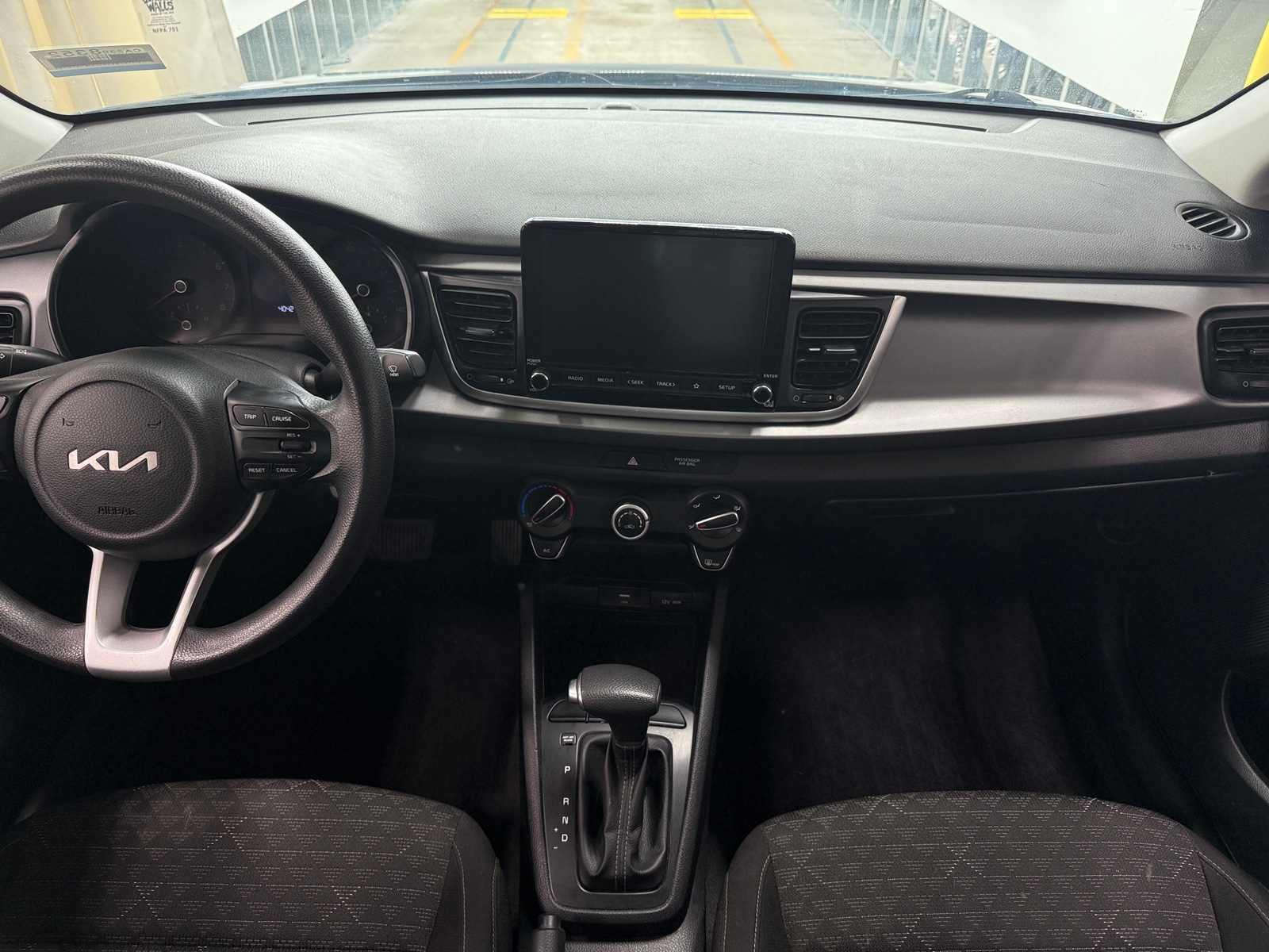 Thumbnail: 2022 Kia Rio - 3