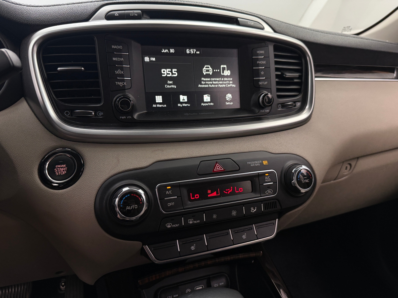 Thumbnail: 2019 Kia Sorento - 3