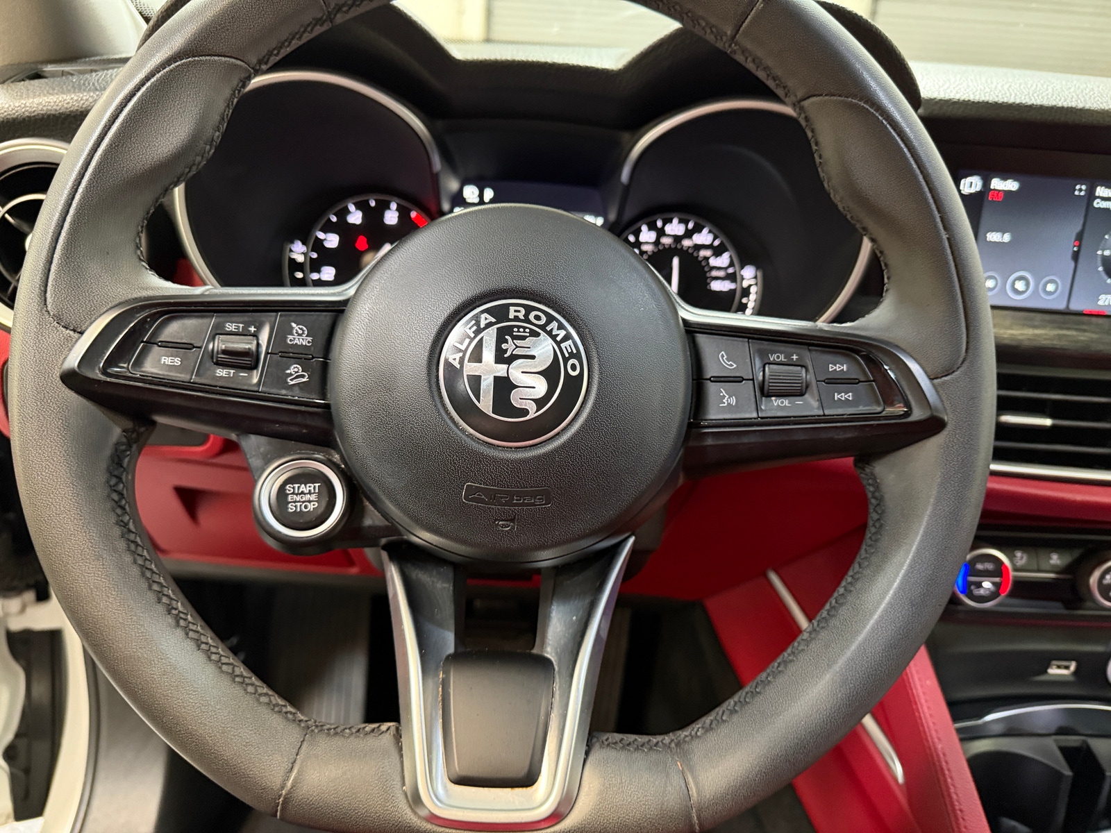Thumbnail: 2020 Alfa Romeo Stelvio - 4